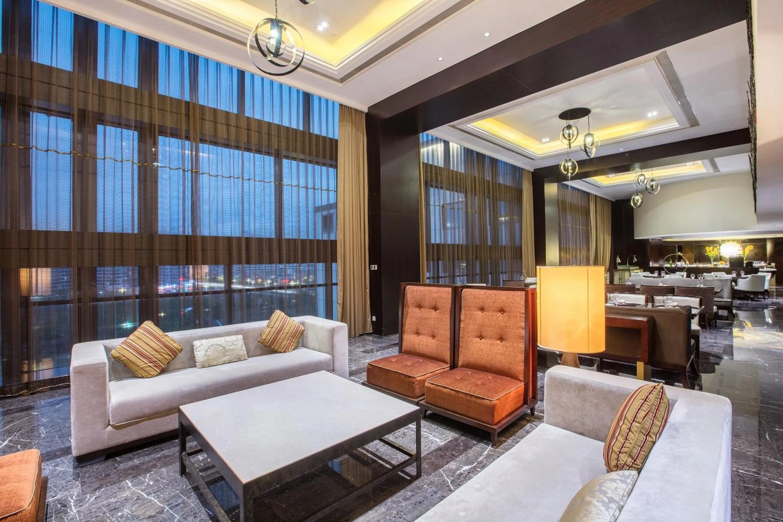 Lounge or bar in Crowne Plaza Huangshan Yucheng by IHG