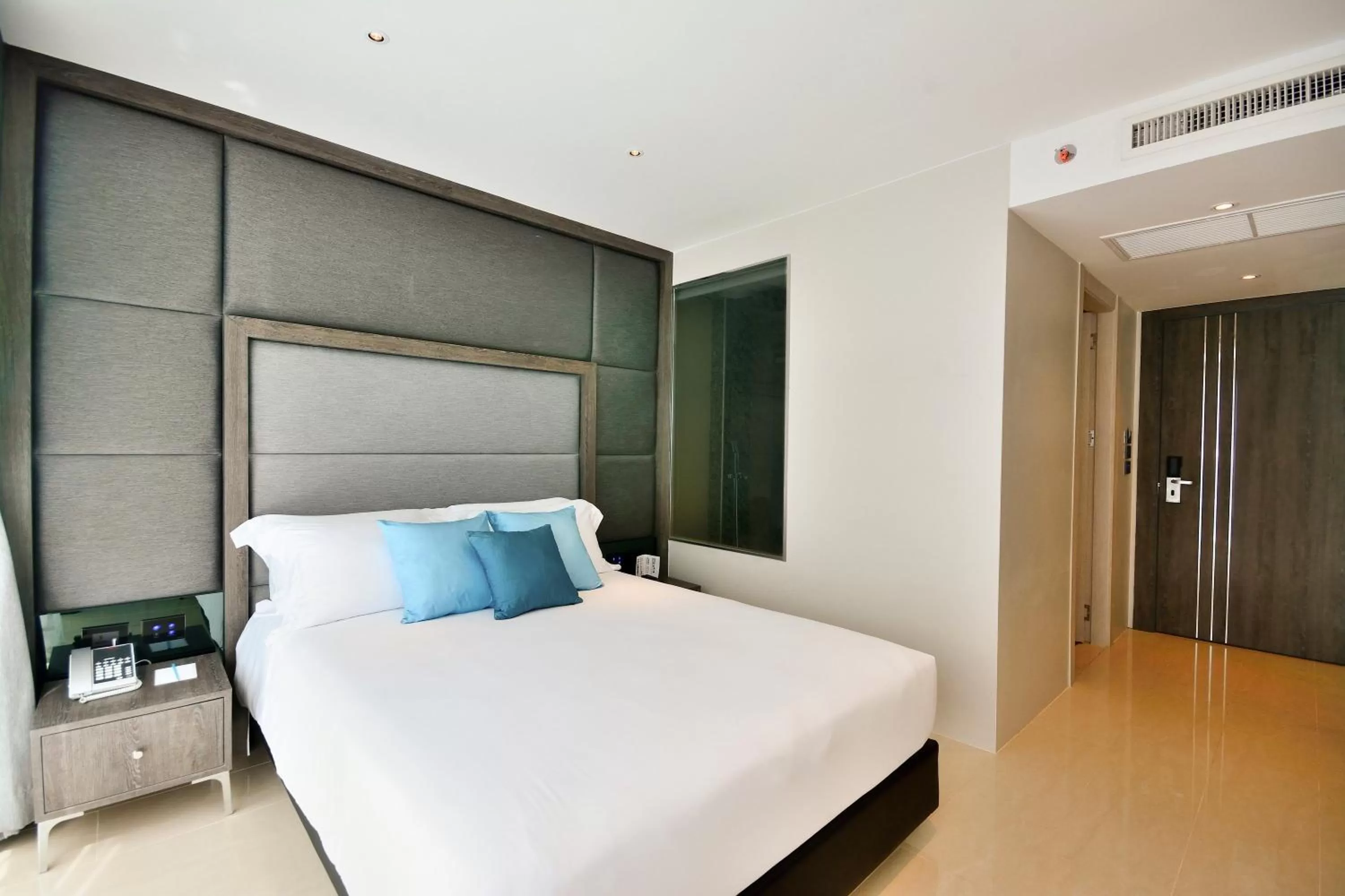 Photo of the whole room, Bed in Shilat Avenue Pattaya