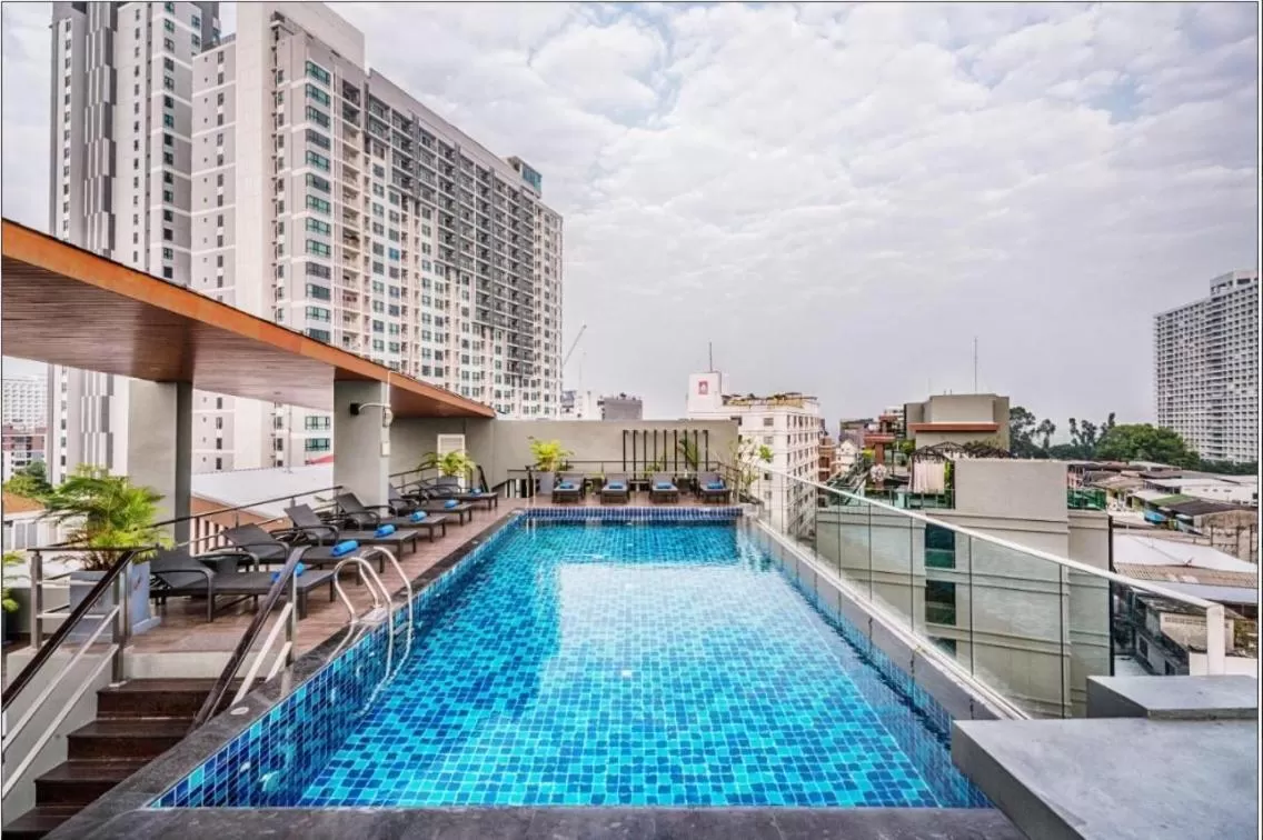 Swimming pool in Honey Boutique Hotel