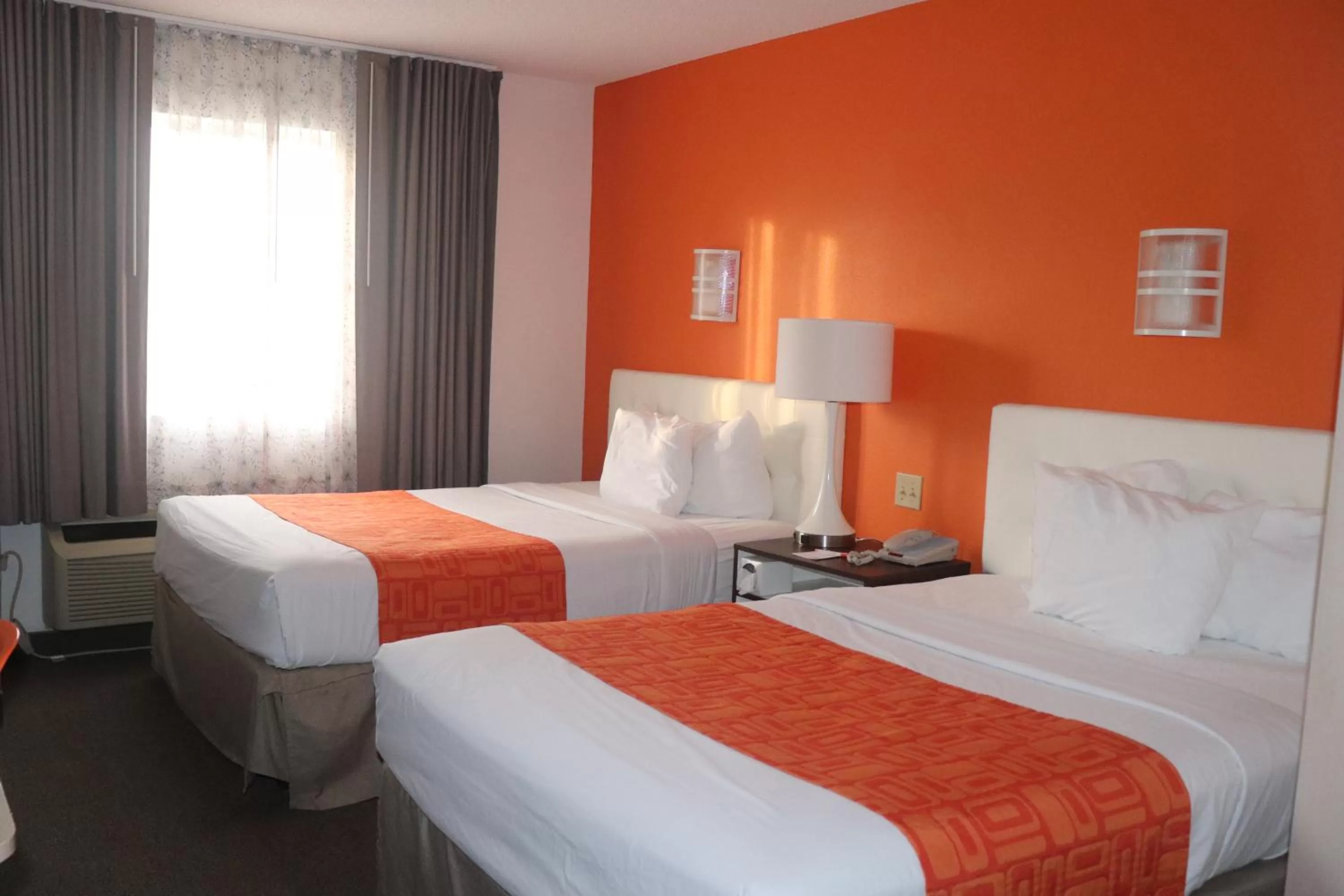 Bedroom, Bed in Howard Johnson by Wyndham Tifton GA I-75