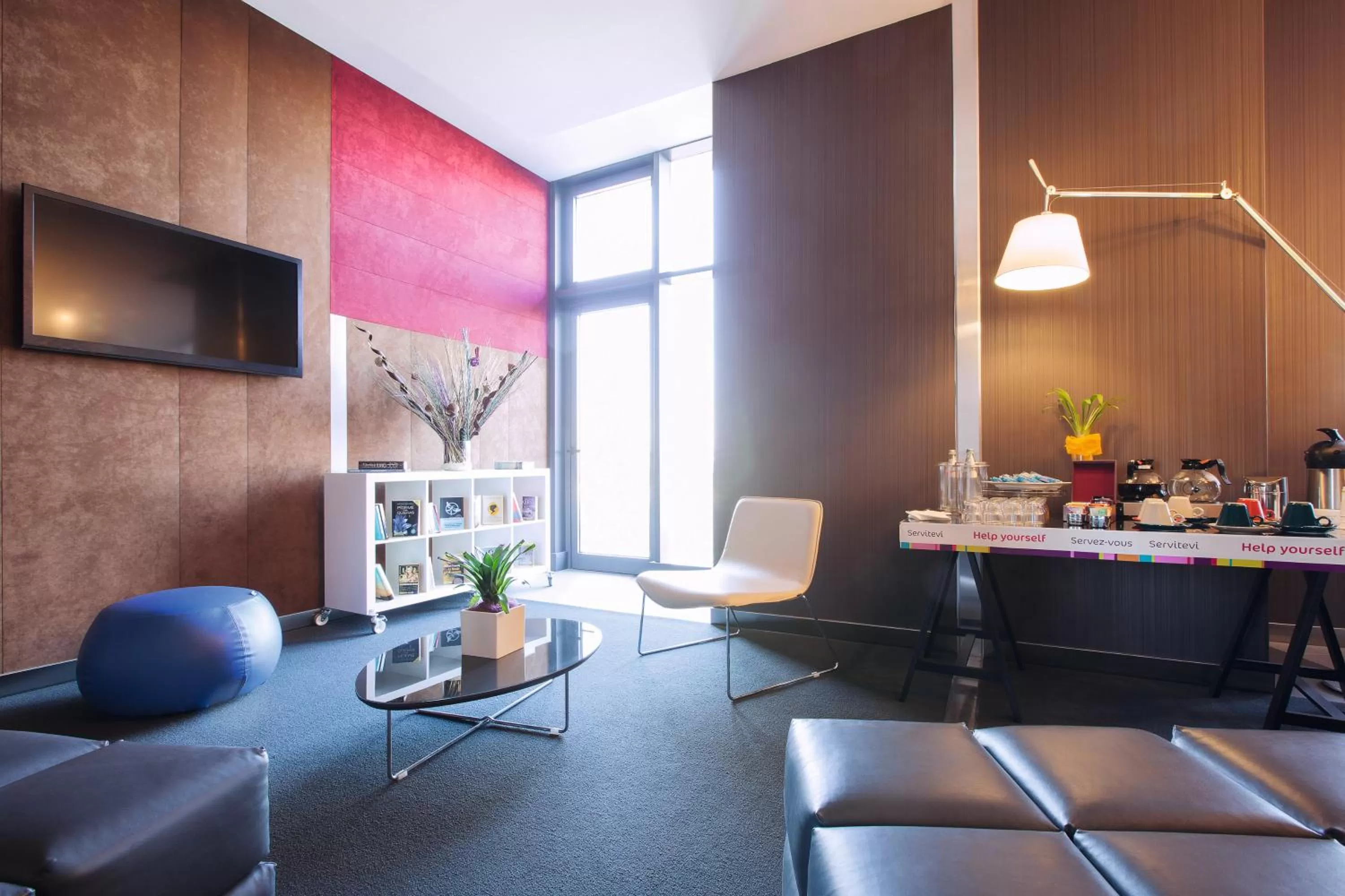 Lounge or bar in Ibis Styles Roma Eur