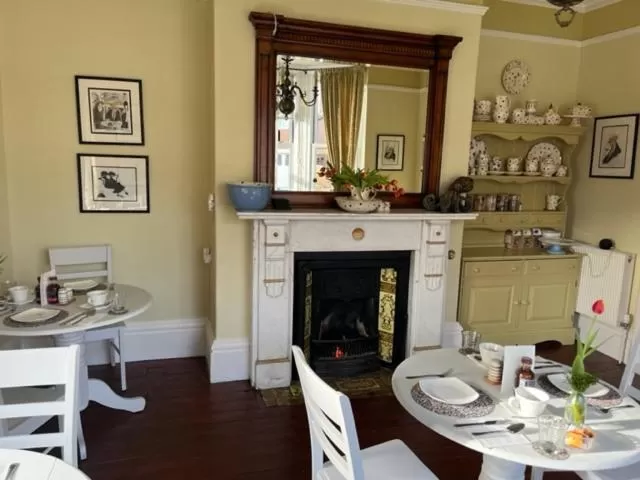 Restaurant/Places to Eat in Abbotsleigh of Whitby