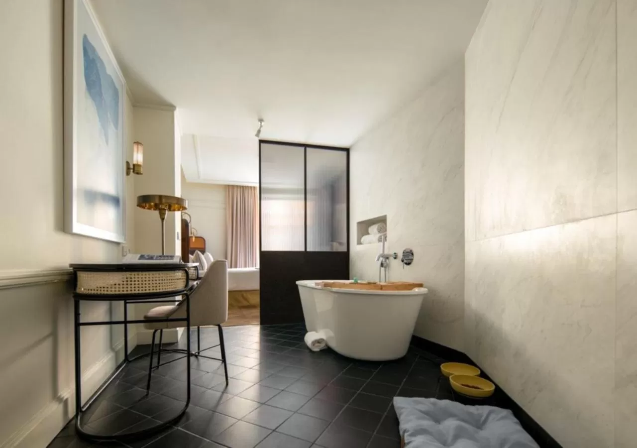 Bathroom, Bed in Only YOU Hotel Valencia