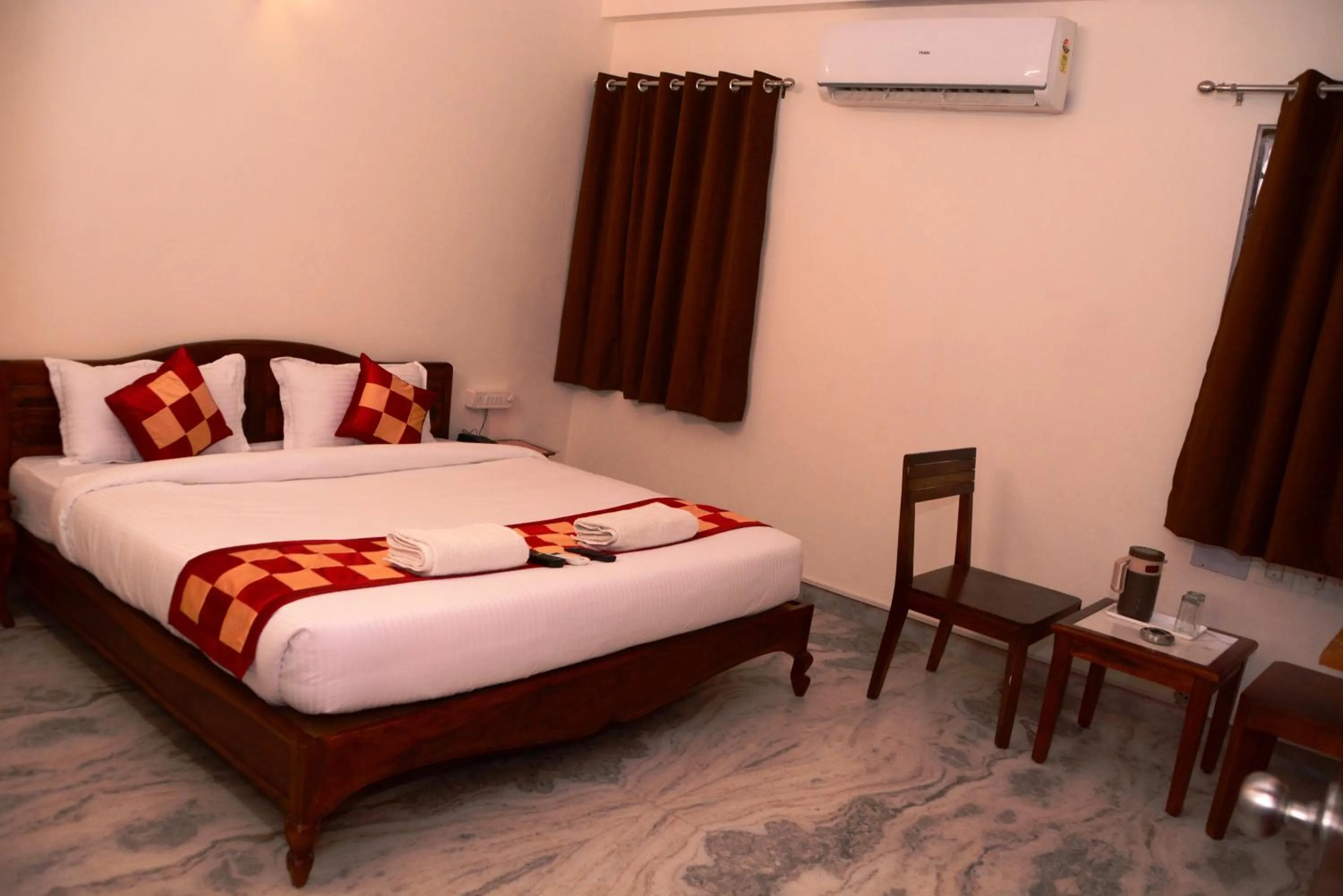 Bed in Hotel Sugandh Retreat- Near Sindhi Camp Bus station