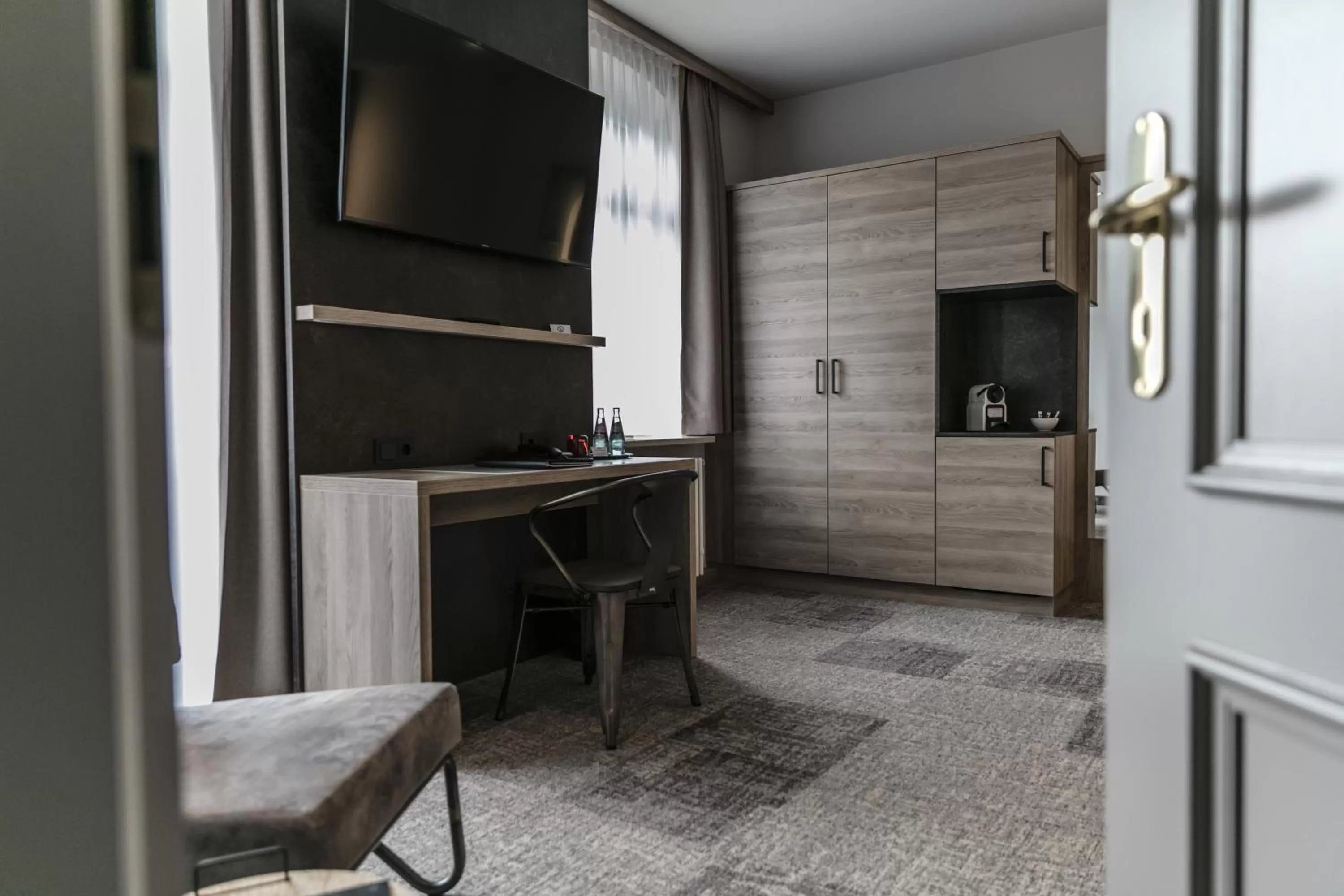 TV and multimedia in alexxanders Hotel & Boardinghouse, Restaurant