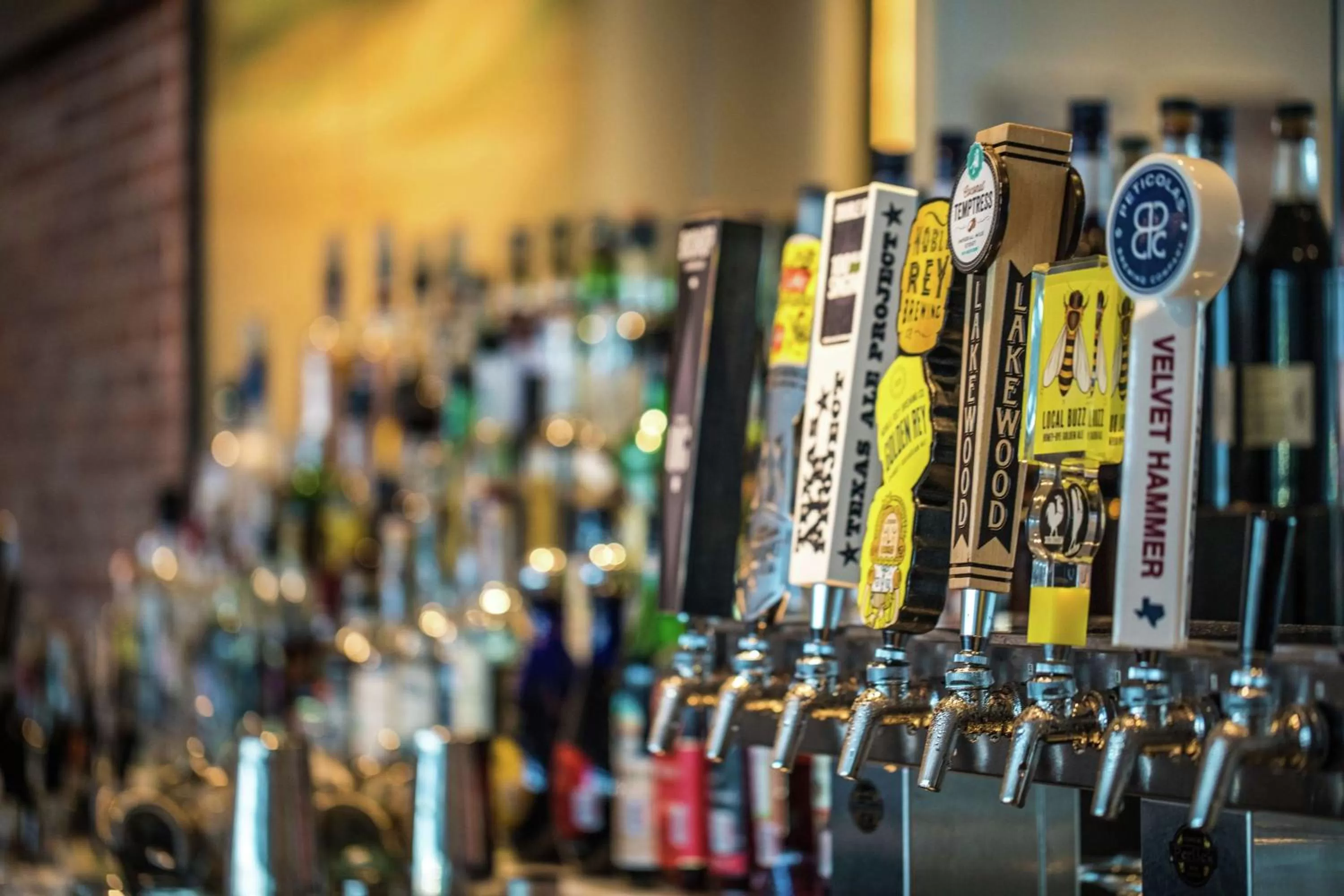 Lounge or bar in Canopy By Hilton Dallas Uptown