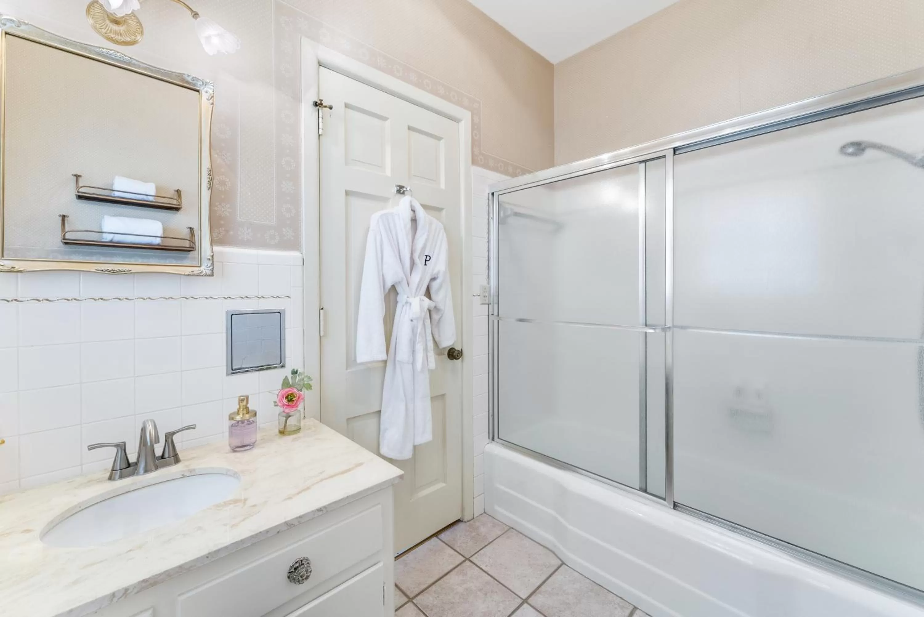 Bathroom in Presidents House B & B