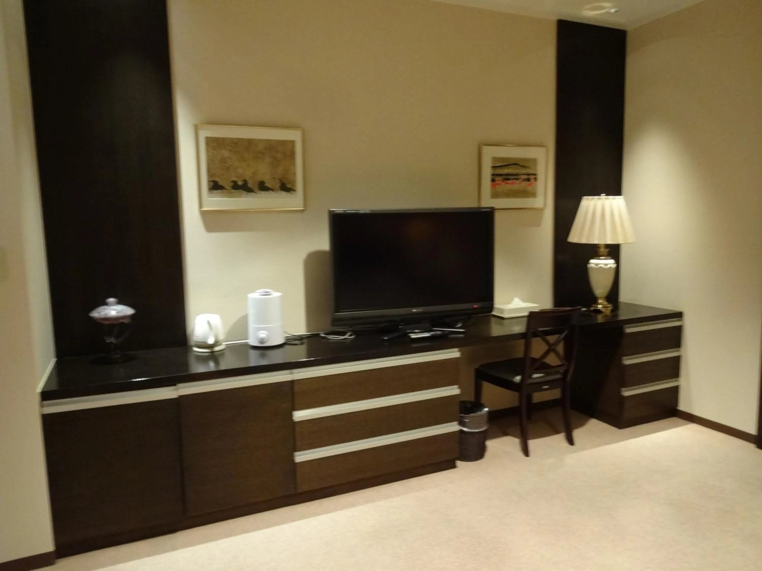 TV and multimedia in Kyu Karuizawa Hotel Otowa No Mori