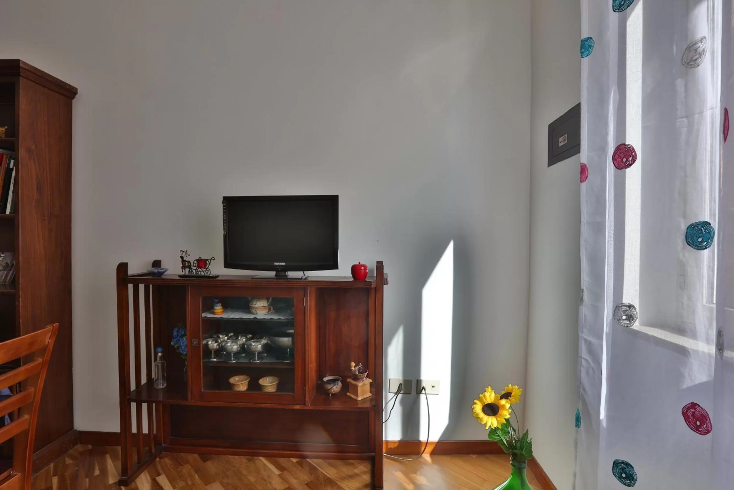 Communal lounge/ TV room, TV/Entertainment Center in Ai Bastioni del Massimo