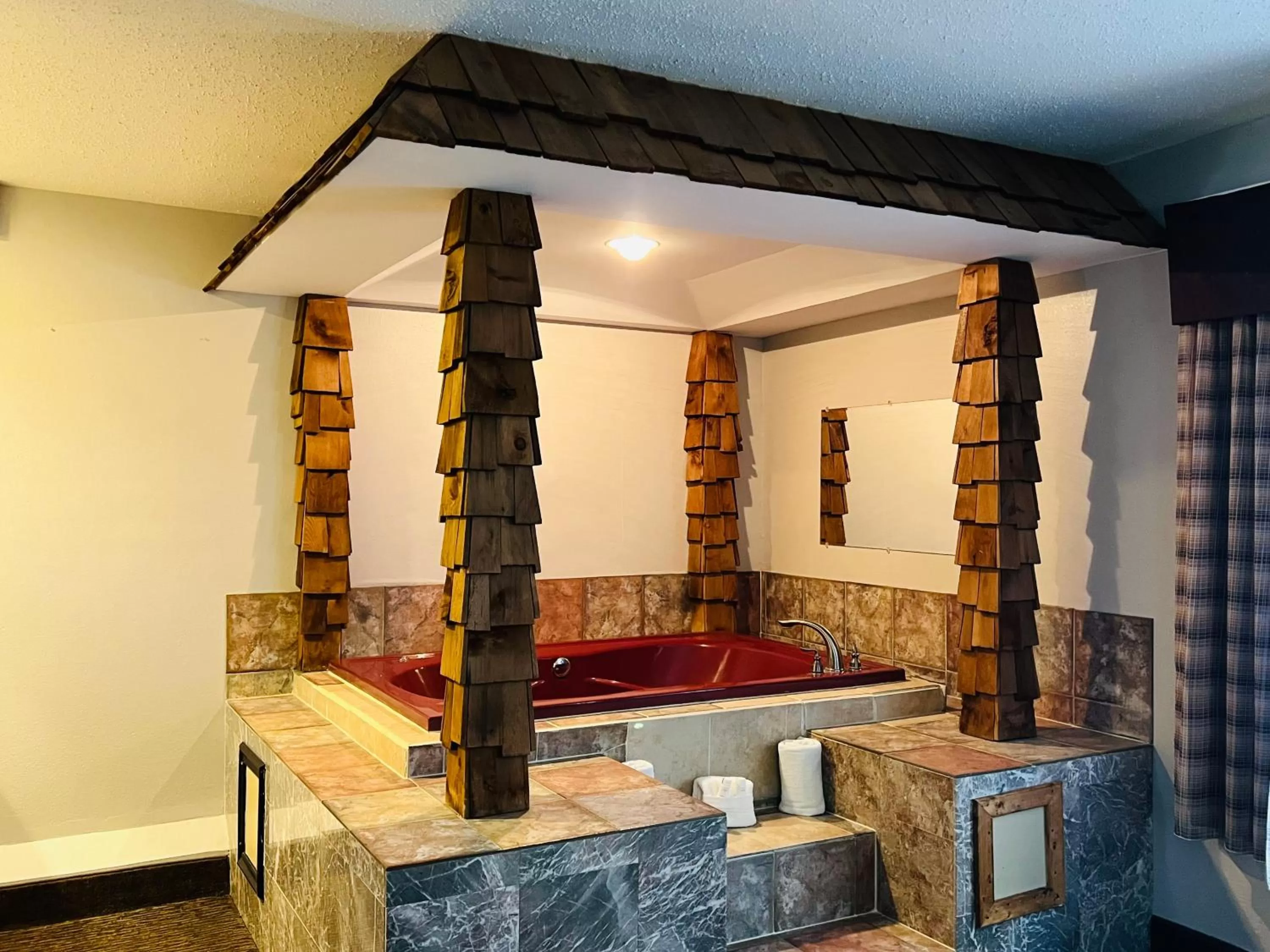 Hot Tub in Country Inn & Suites by Radisson, Battle Creek, MI