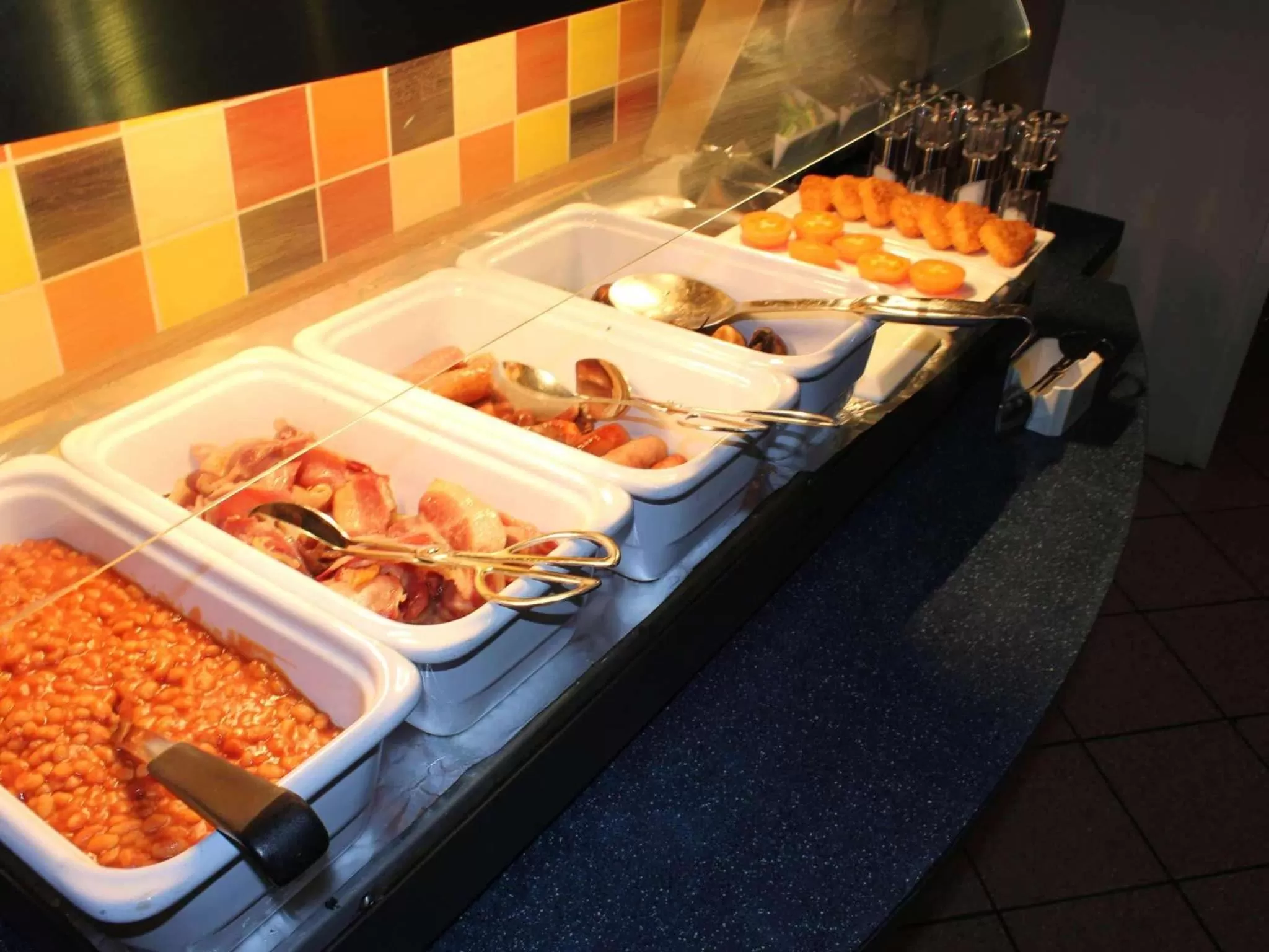 Restaurant/places to eat in ibis Cardiff Gate - International Business Park