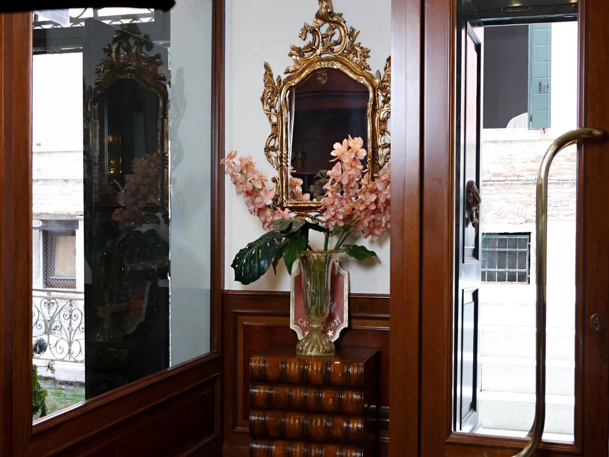 Decorative detail in Hotel Ca' dei Conti