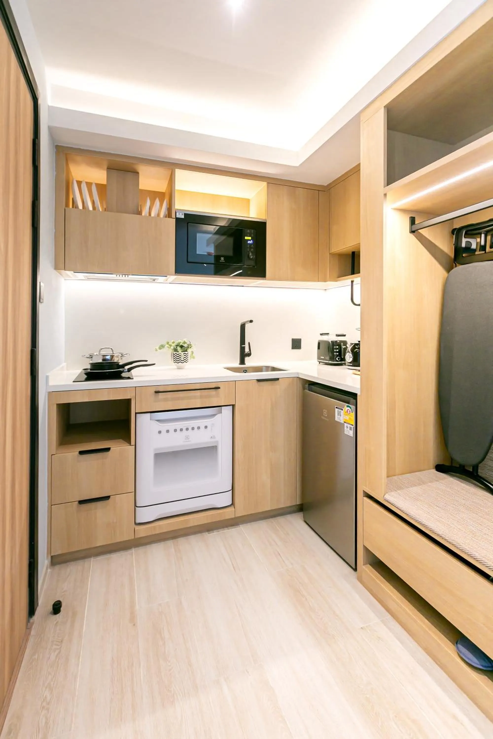 Kitchen or kitchenette in The SACHA Apart-Hotel Thonglor