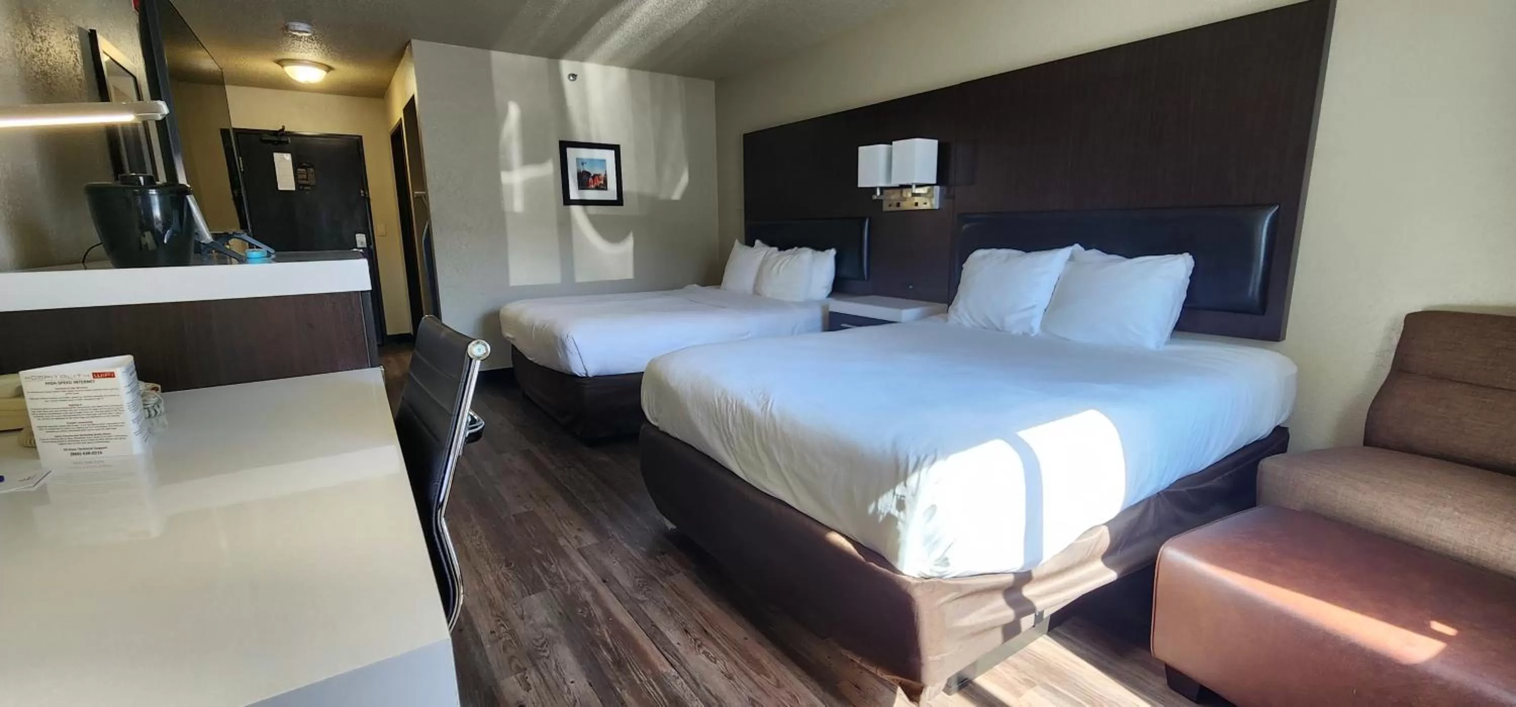 Guests, Bed in Comfort Inn & Suites Shakopee Downtown Area