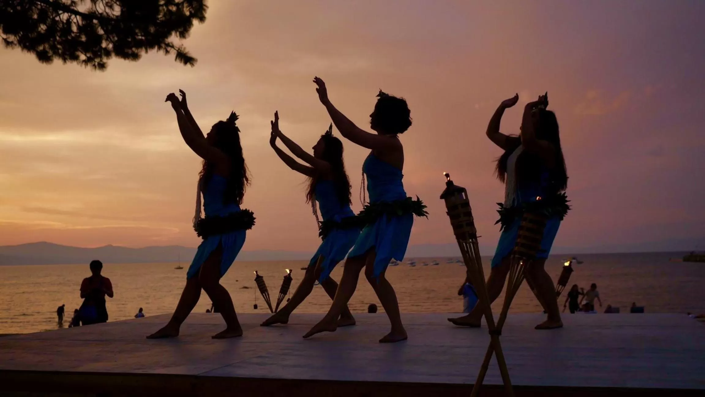 Evening entertainment in Beach Retreat & Lodge at Tahoe