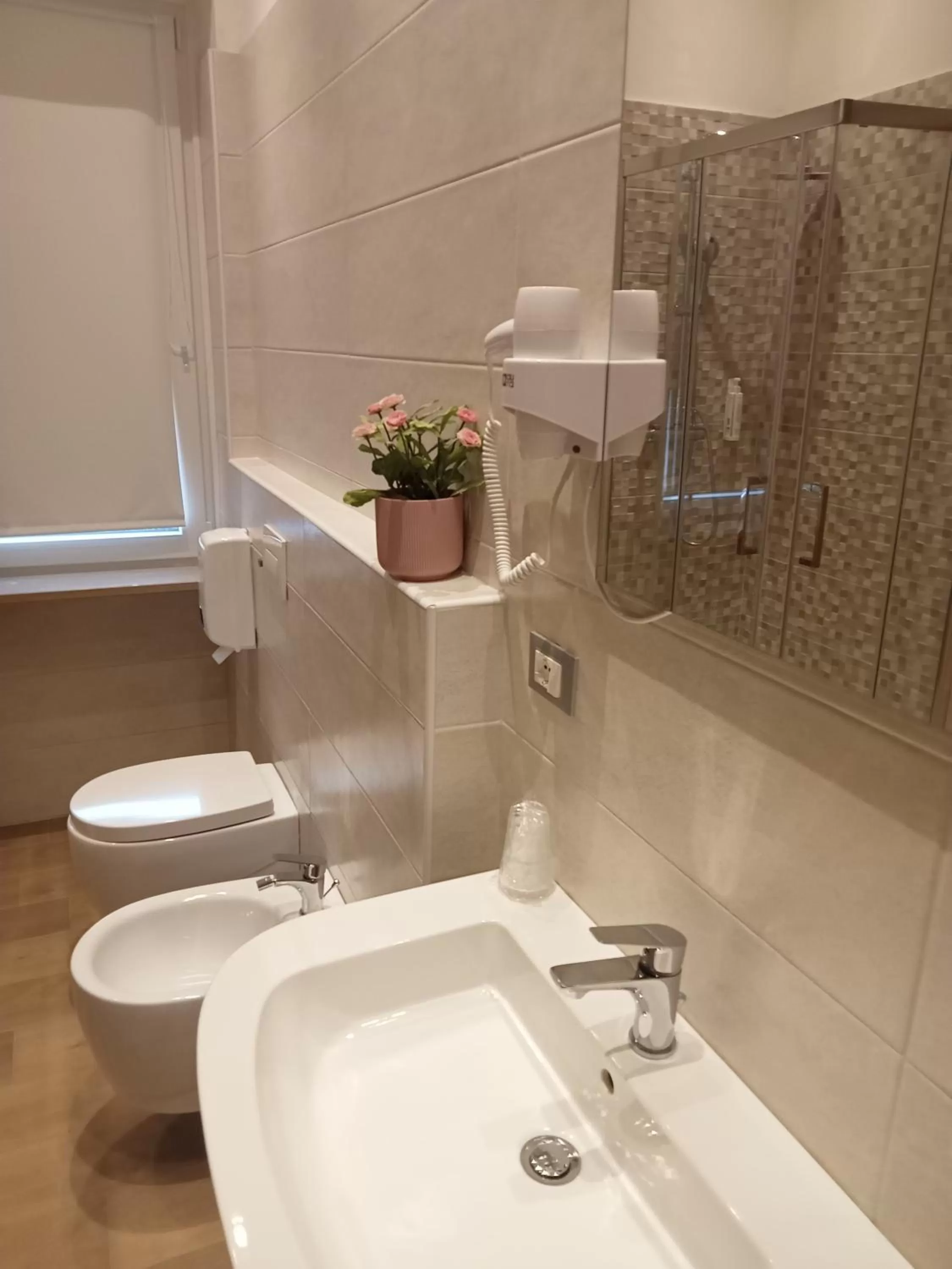 Toilet in Hotel Porta Rivera