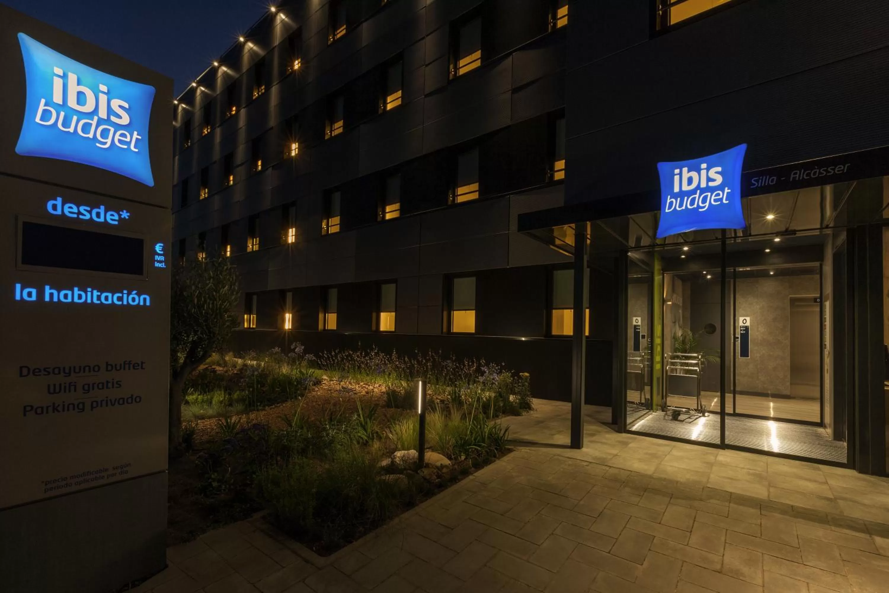 Facade/entrance in Ibis Budget Valencia Alcasser