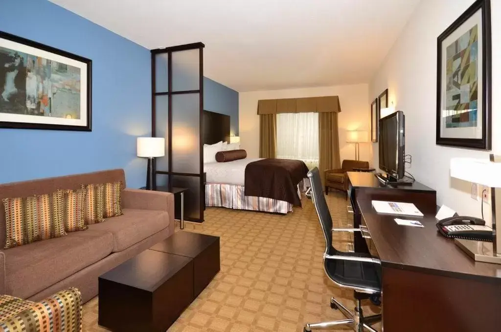 King Room with Sofa Bed and Bath Tub - Disability Access/Non-Smoking in Best Western Plus Lytle Inn and Suites King Room with Sofa Bed and Bath Tub - Disability Access/Non-Smoking in Best Western Plus Lytle Inn and Suites