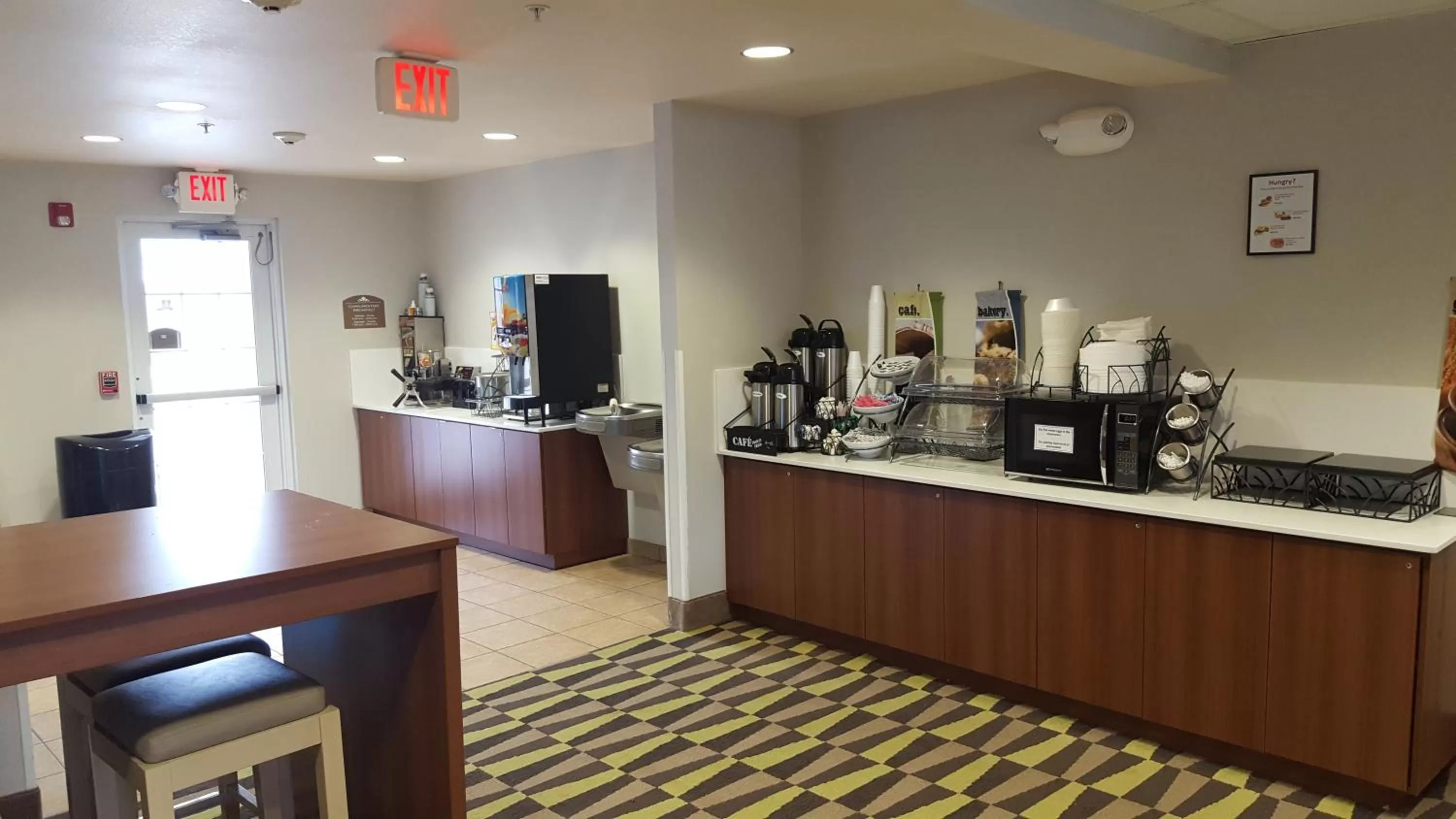 Continental breakfast in Microtel Inn & Suites by Wyndham Bellevue
