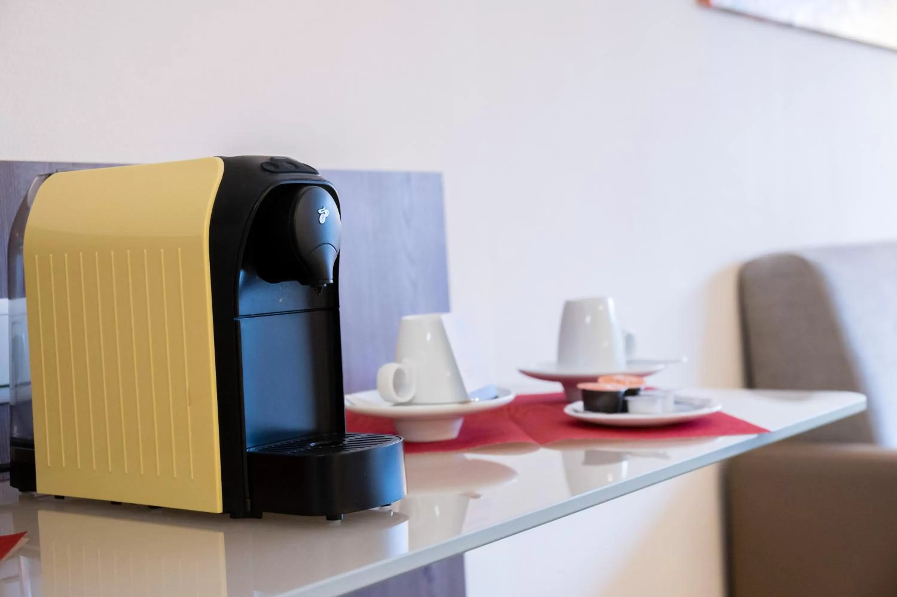 Coffee/tea facilities in Familien Apartmenthotel Panoramic