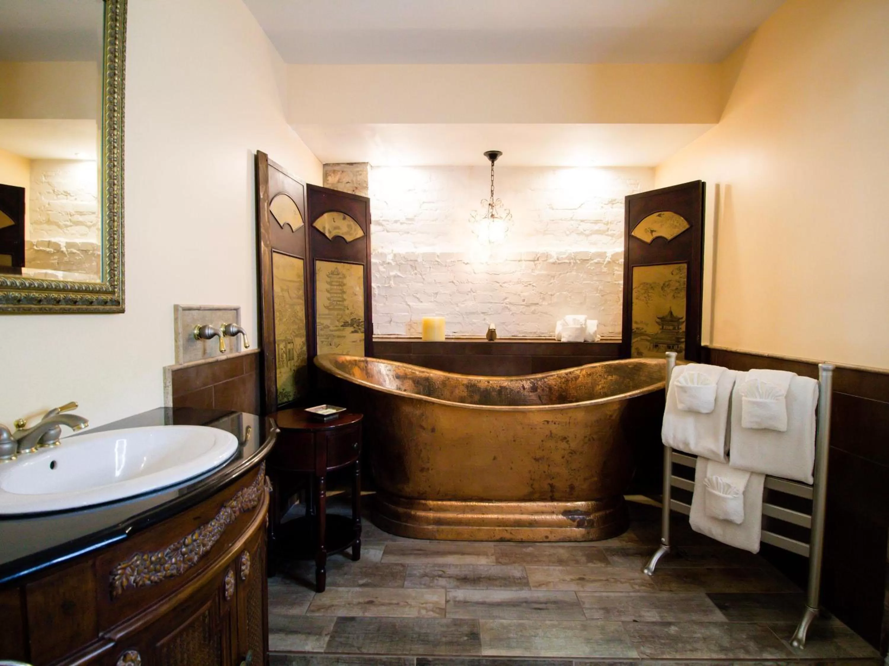 Bathroom in Tybee Island Inn Bed & Breakfast