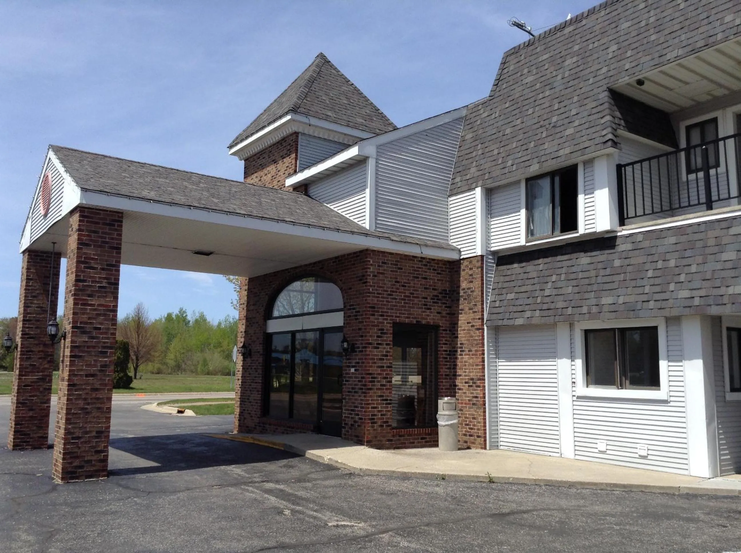 Facade/entrance in Days Inn by Wyndham Mackinaw City - Lakeview