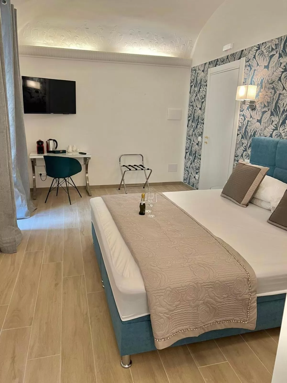 Bed in Relais Roma Vaticano - METRO station Ottaviano