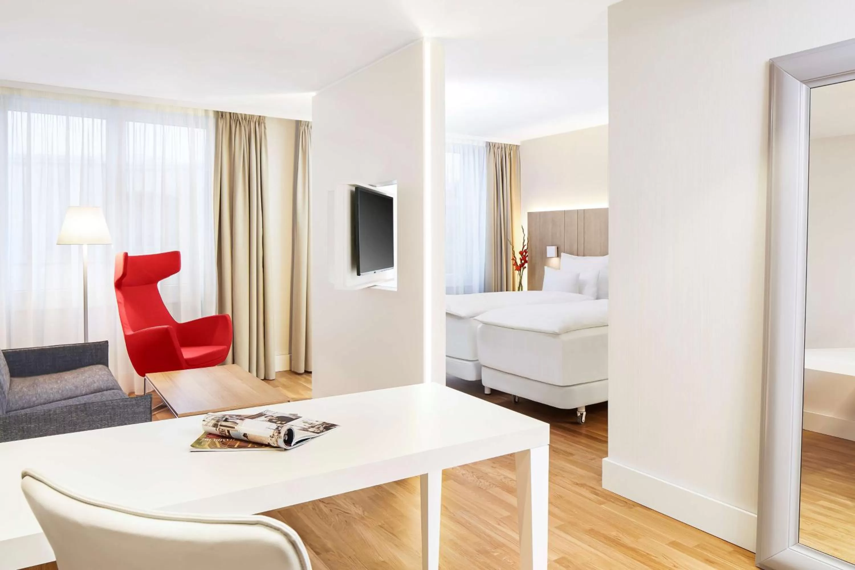 Suite with extra bed (2 adults + 1 child) in NH Collection Hamburg City