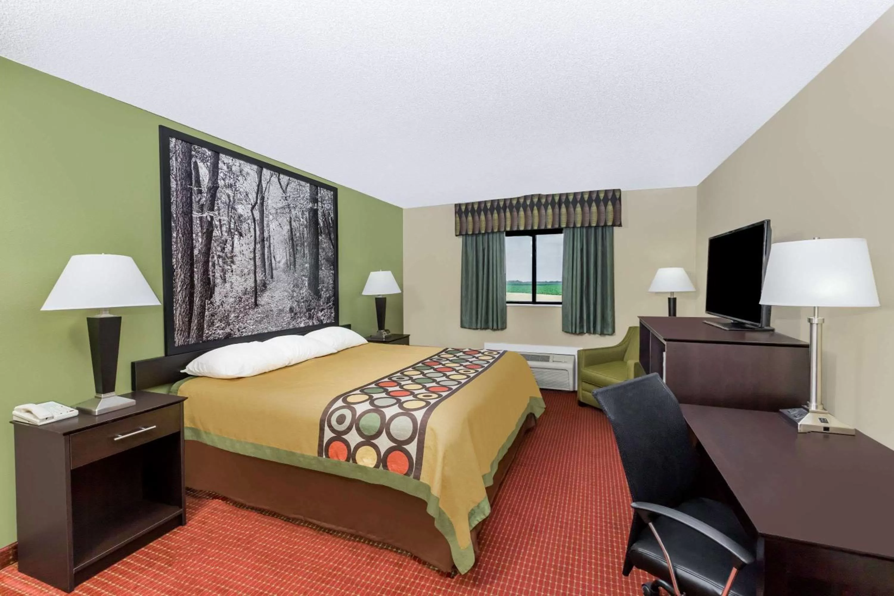 Photo of the whole room, Bed in Super 8 by Wyndham Grinnell IA