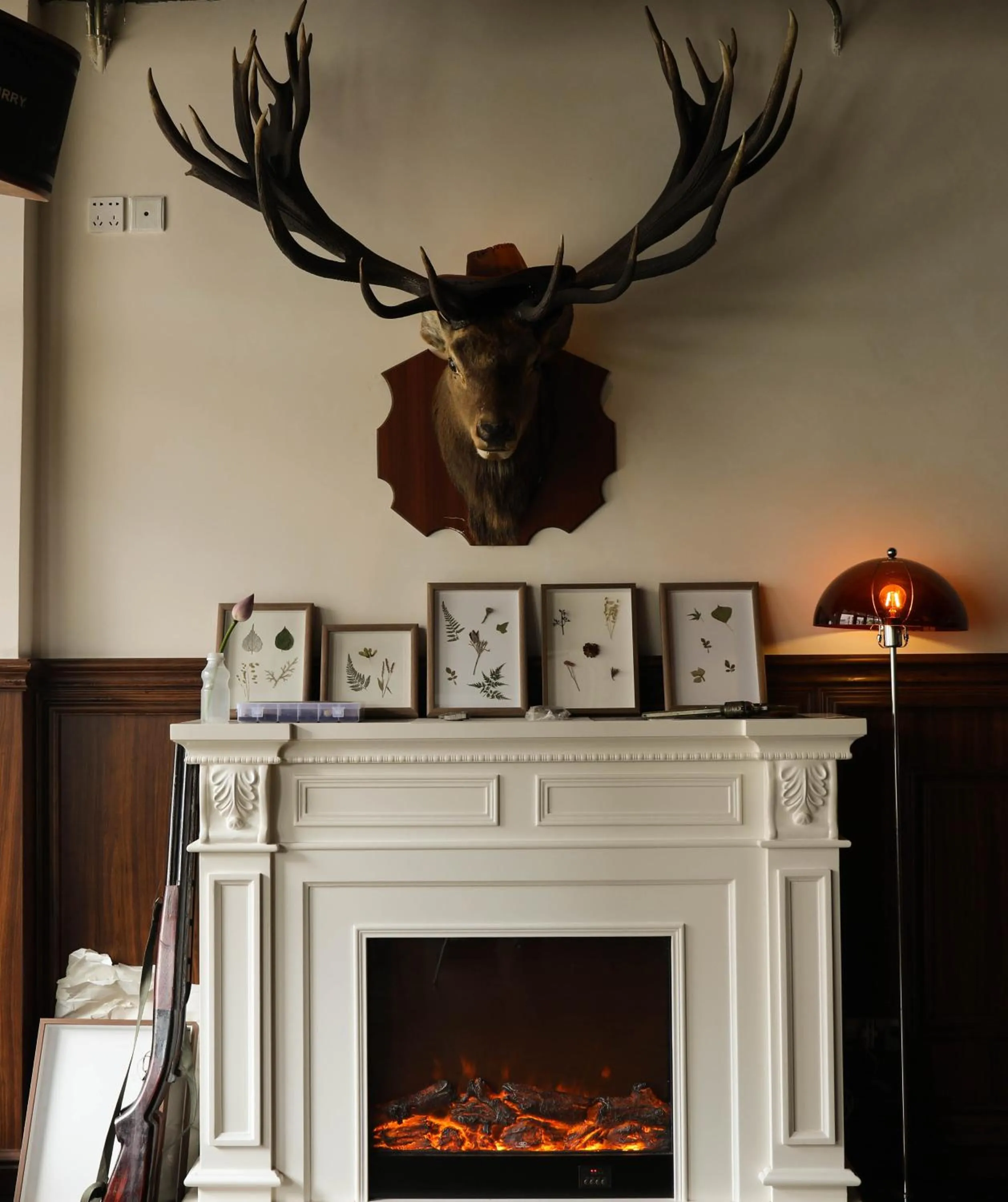 Lounge or bar in SONDERIA Lazybones Hostel- Wenshu Temple Side, Chill Hostel with All-Day Brunch, Travel Agency in English & Local Bar Vibes