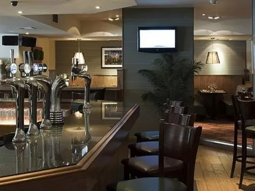 Lounge or bar in Orchard Park Hotel