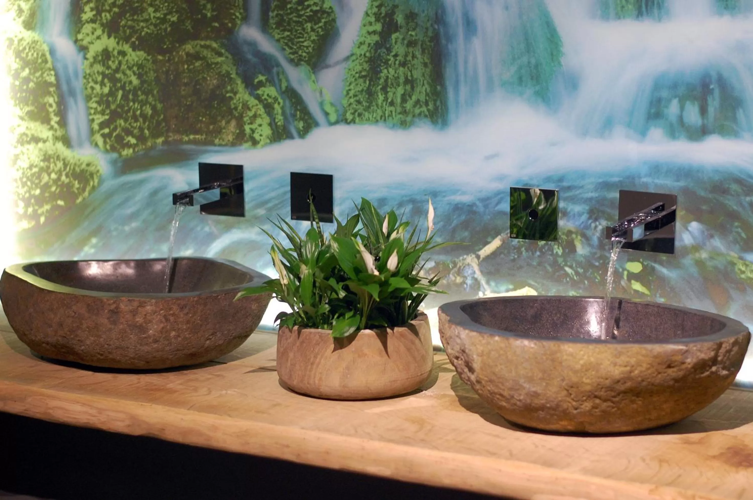 Massage, Bathroom in Hôtel WELLNESS EAU DE ROCHE Durbuy