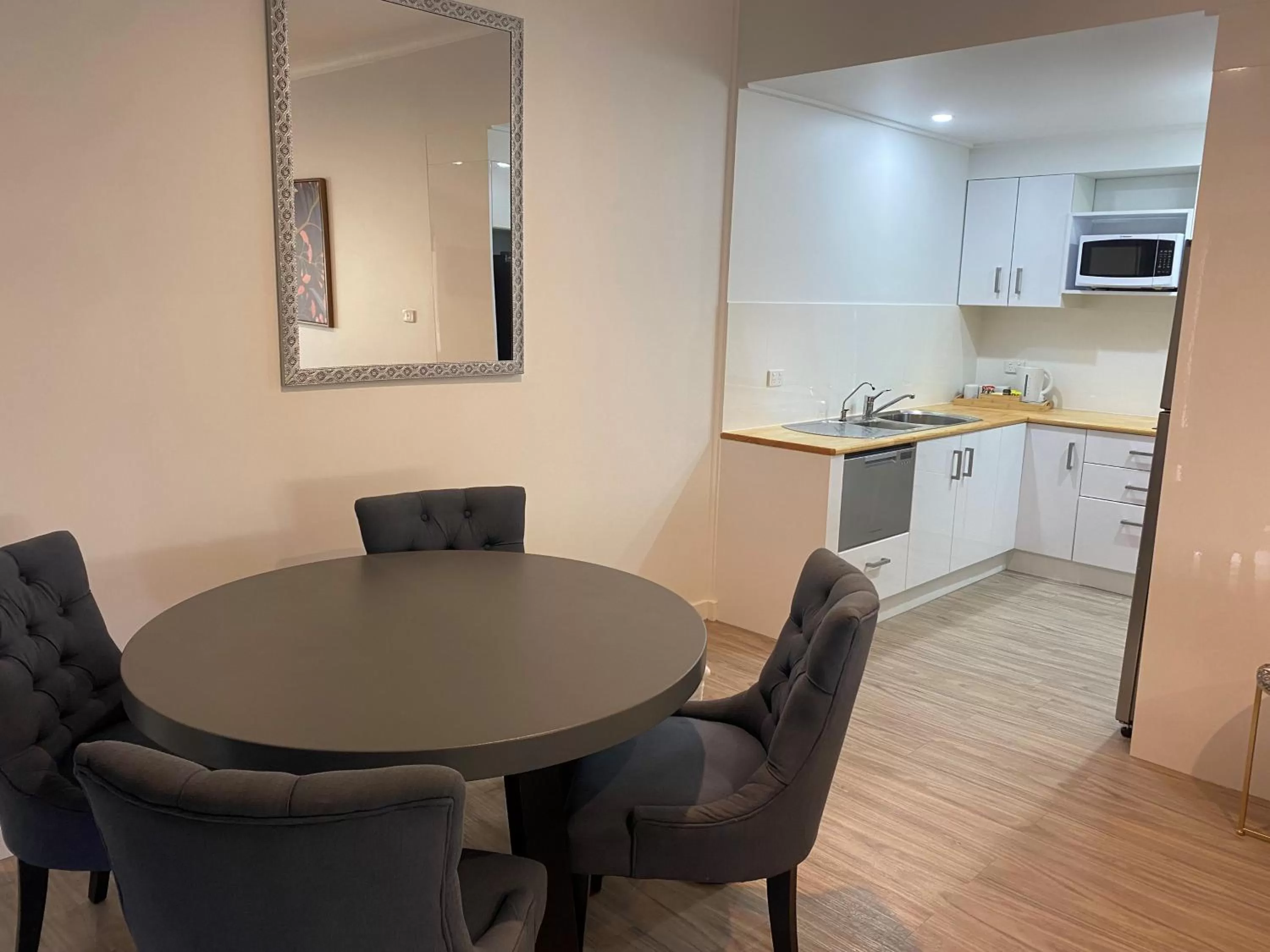 New England Motor Lodge