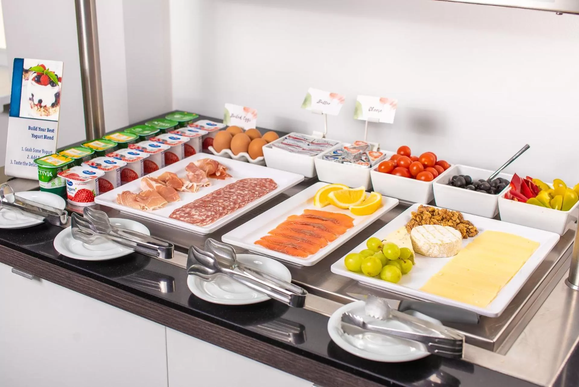 Breakfast in Thomas Albert Hotel