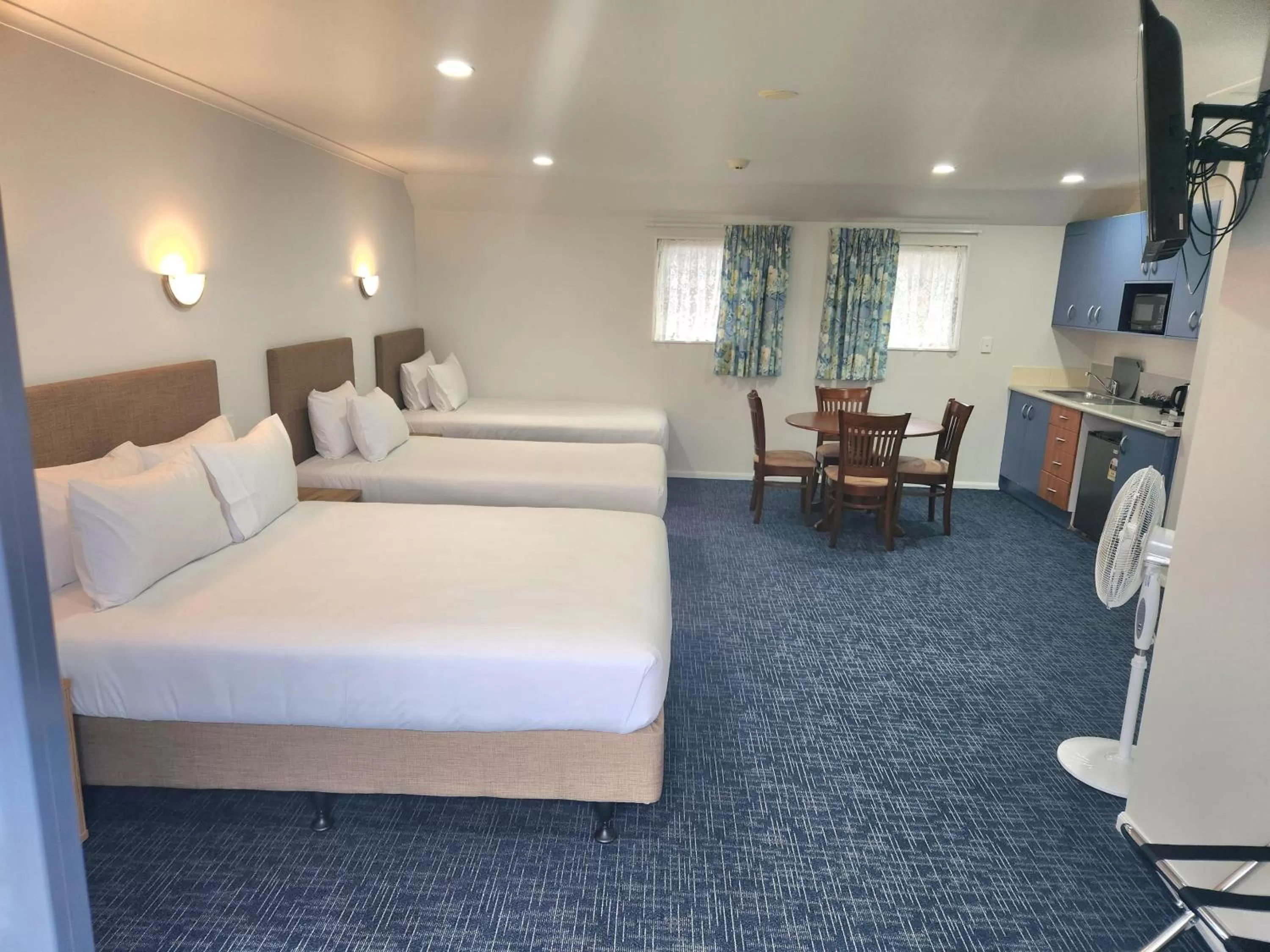 Bed in Botany Palms Motel