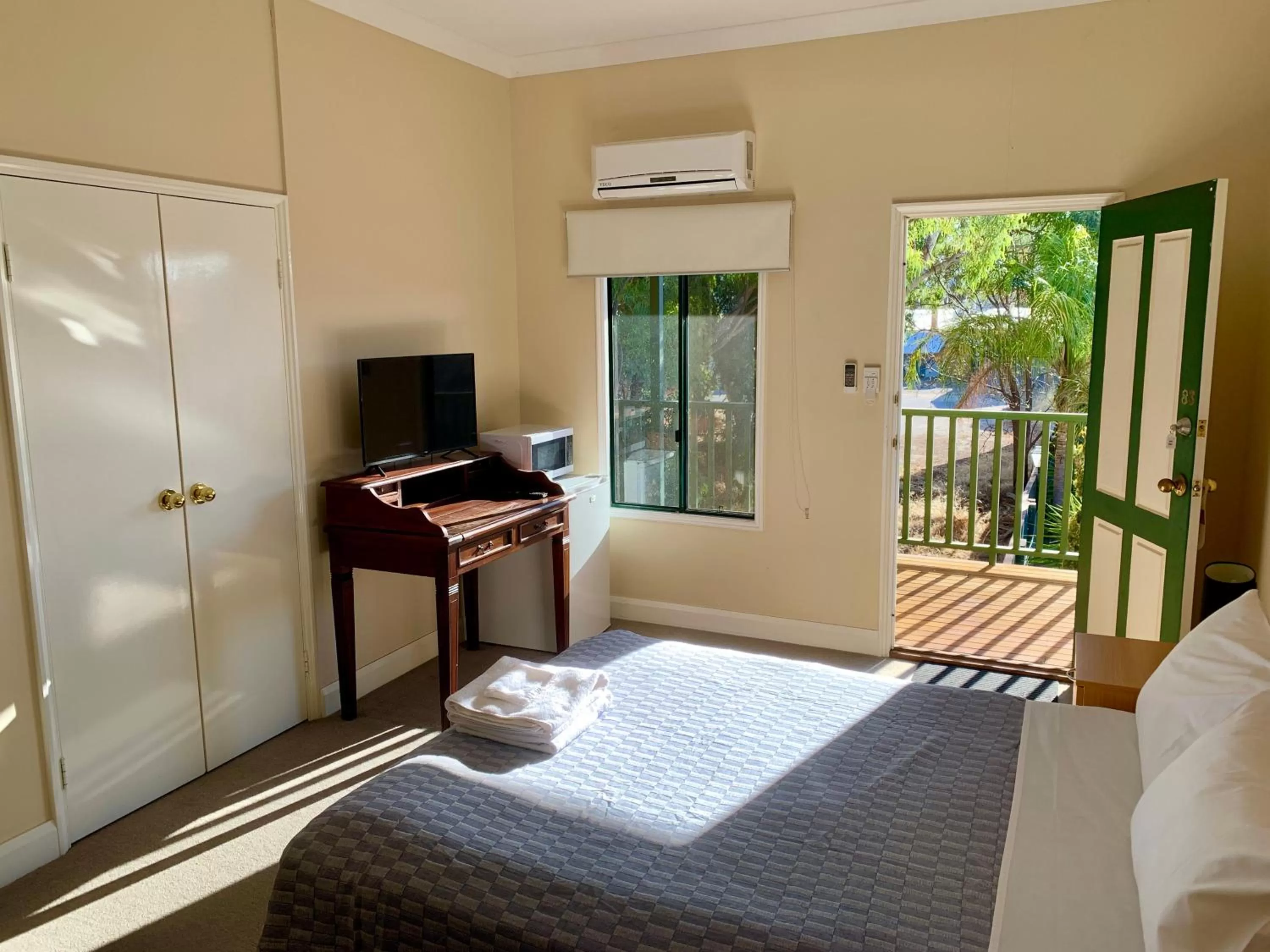 TV and multimedia, Bed in Settlers Hotel York