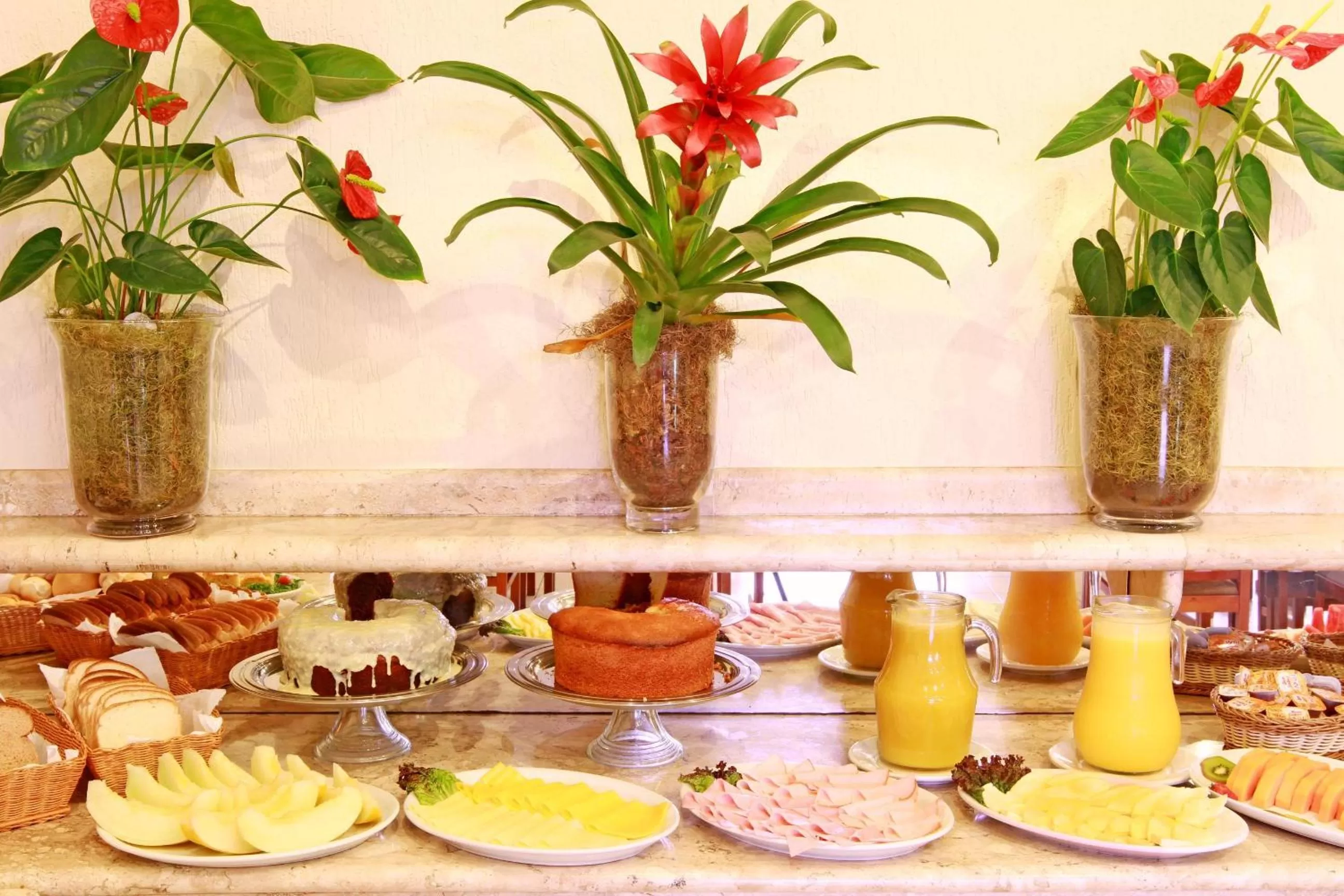 Food in Travel Inn Saint Charles