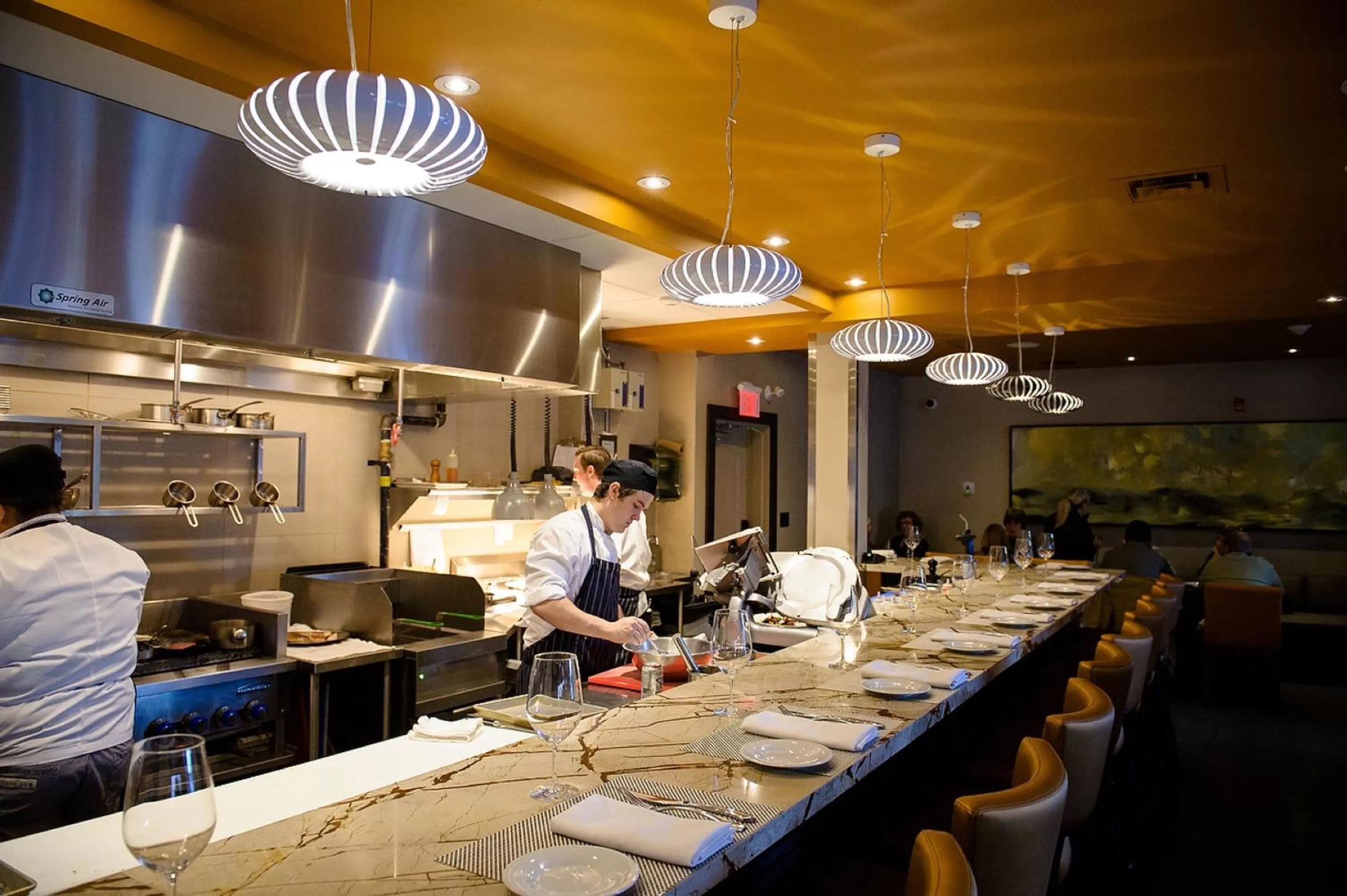 Restaurant/places to eat in 124 on Queen Hotel & Spa