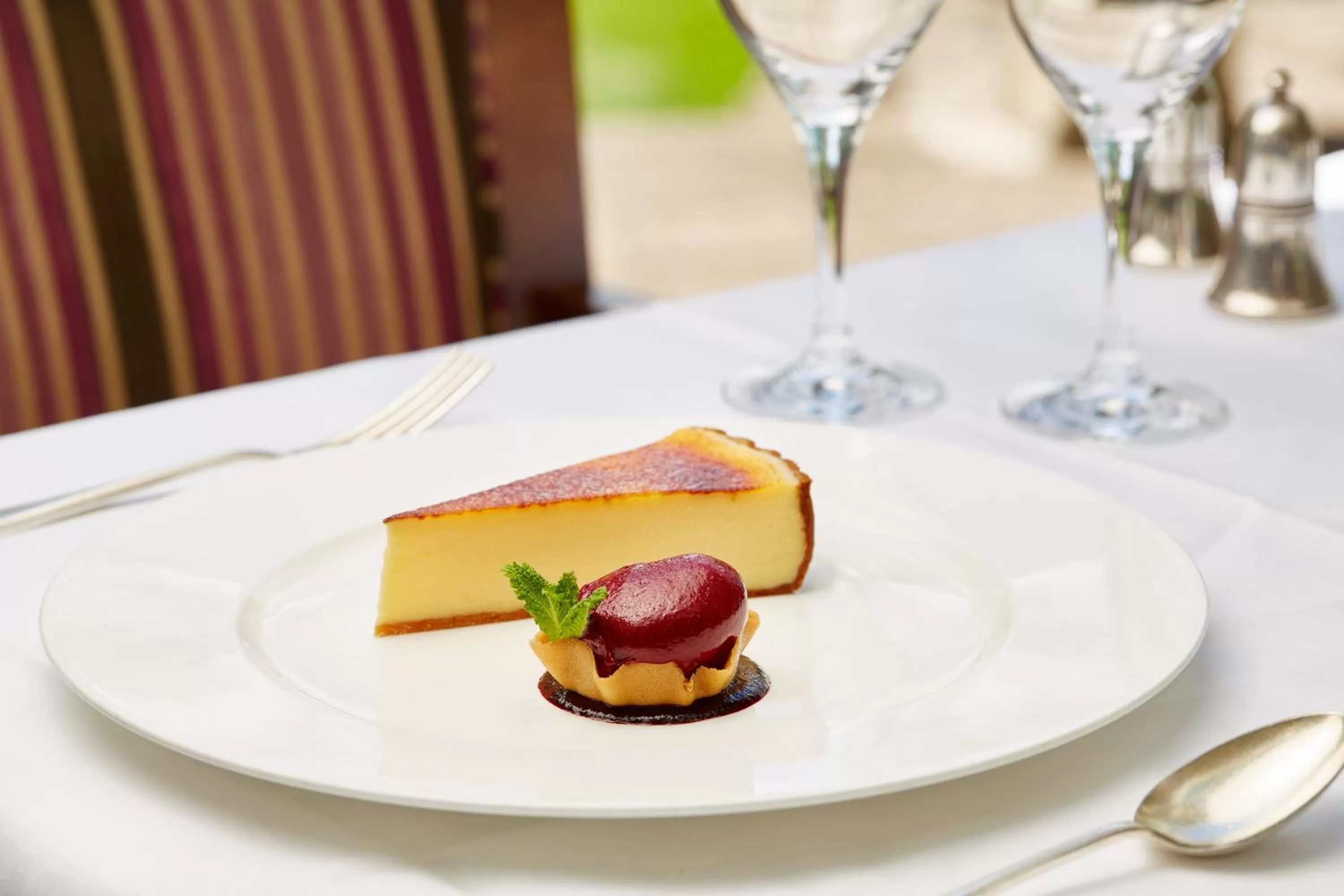 Restaurant/places to eat in Ockenden Manor Hotel & Spa