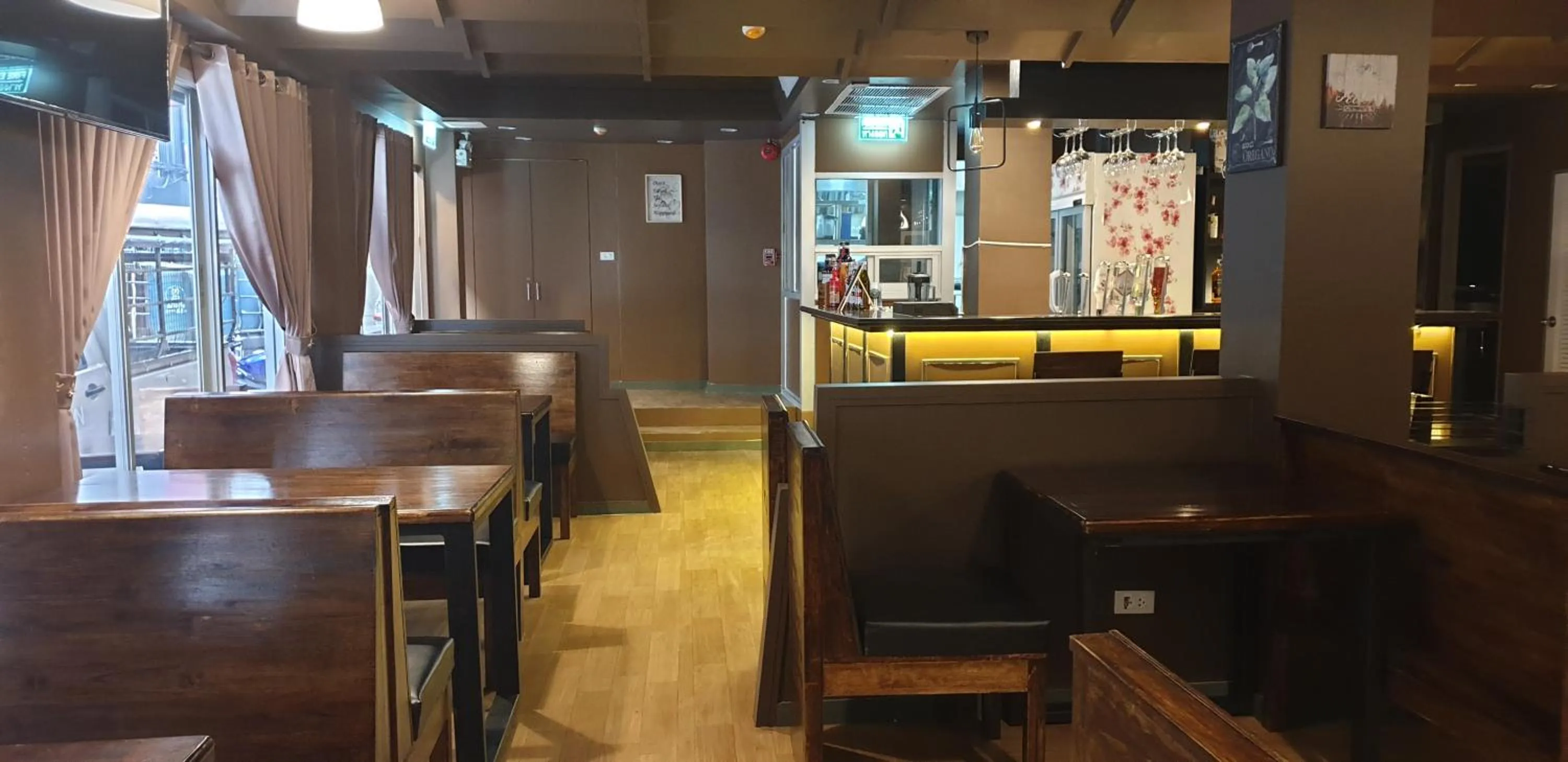 Restaurant/places to eat in Vinary Hotel Sukhumvit