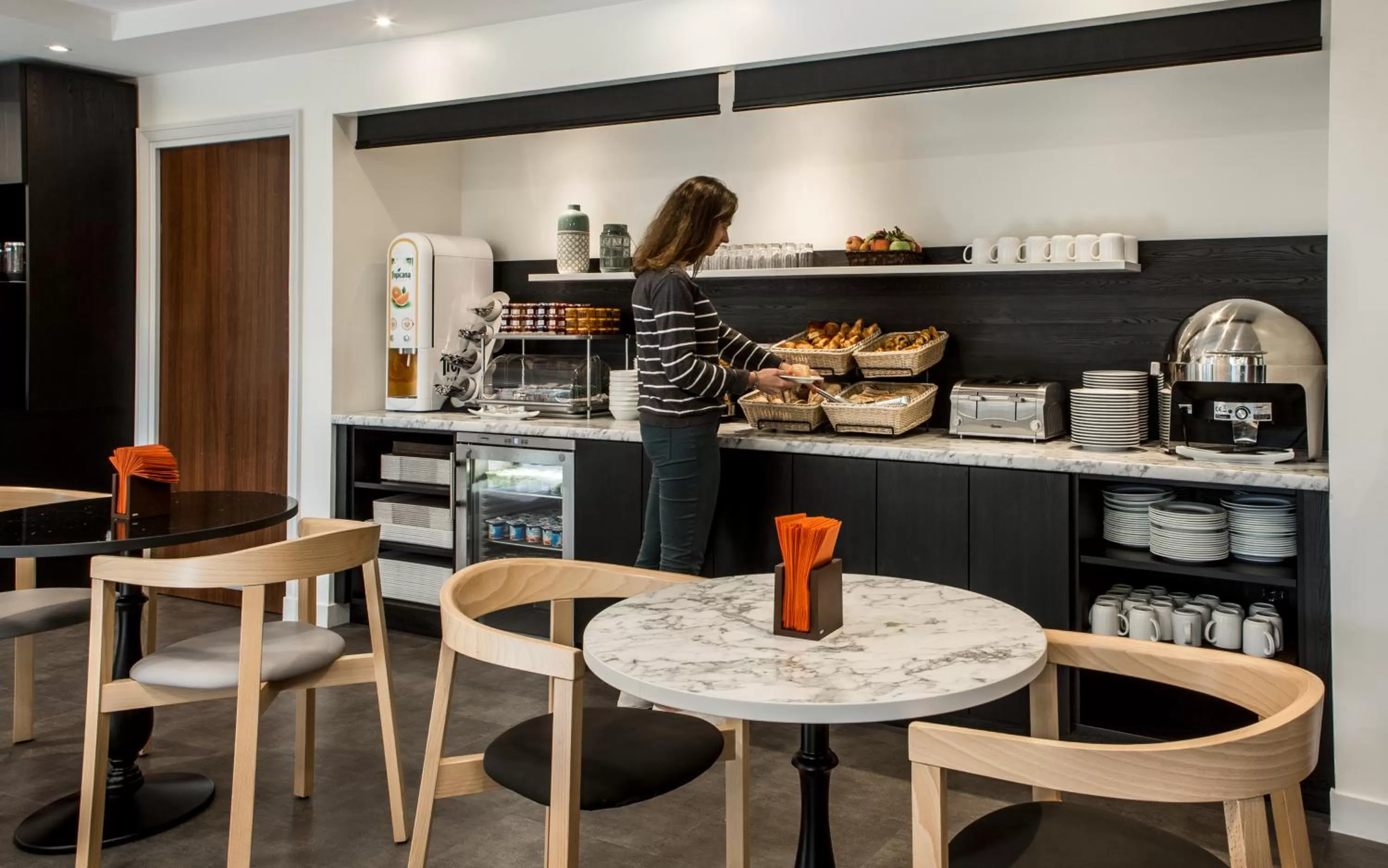 Restaurant/places to eat in Citadines La Défense Paris