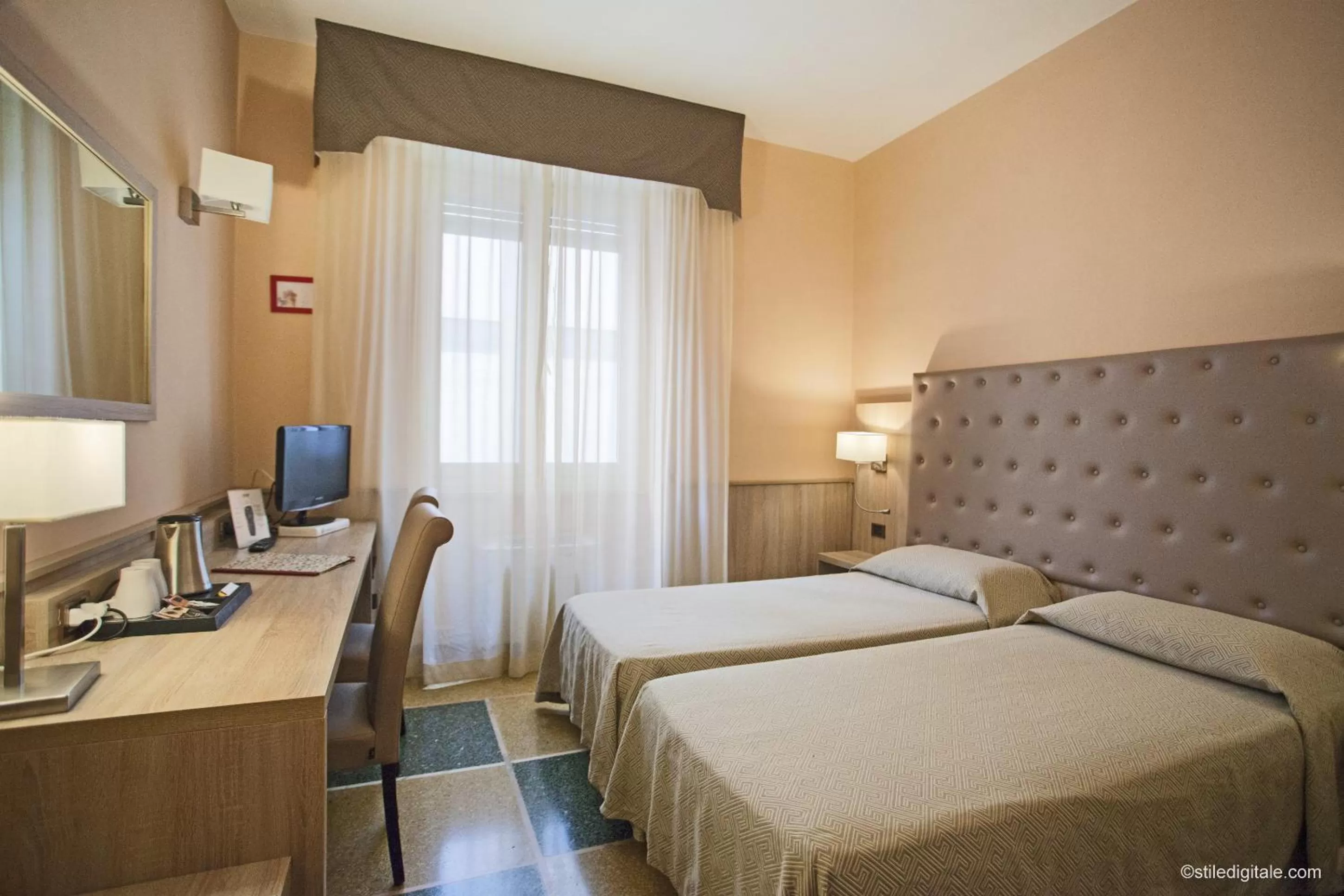 Shower, Bed in Hotel La Pace