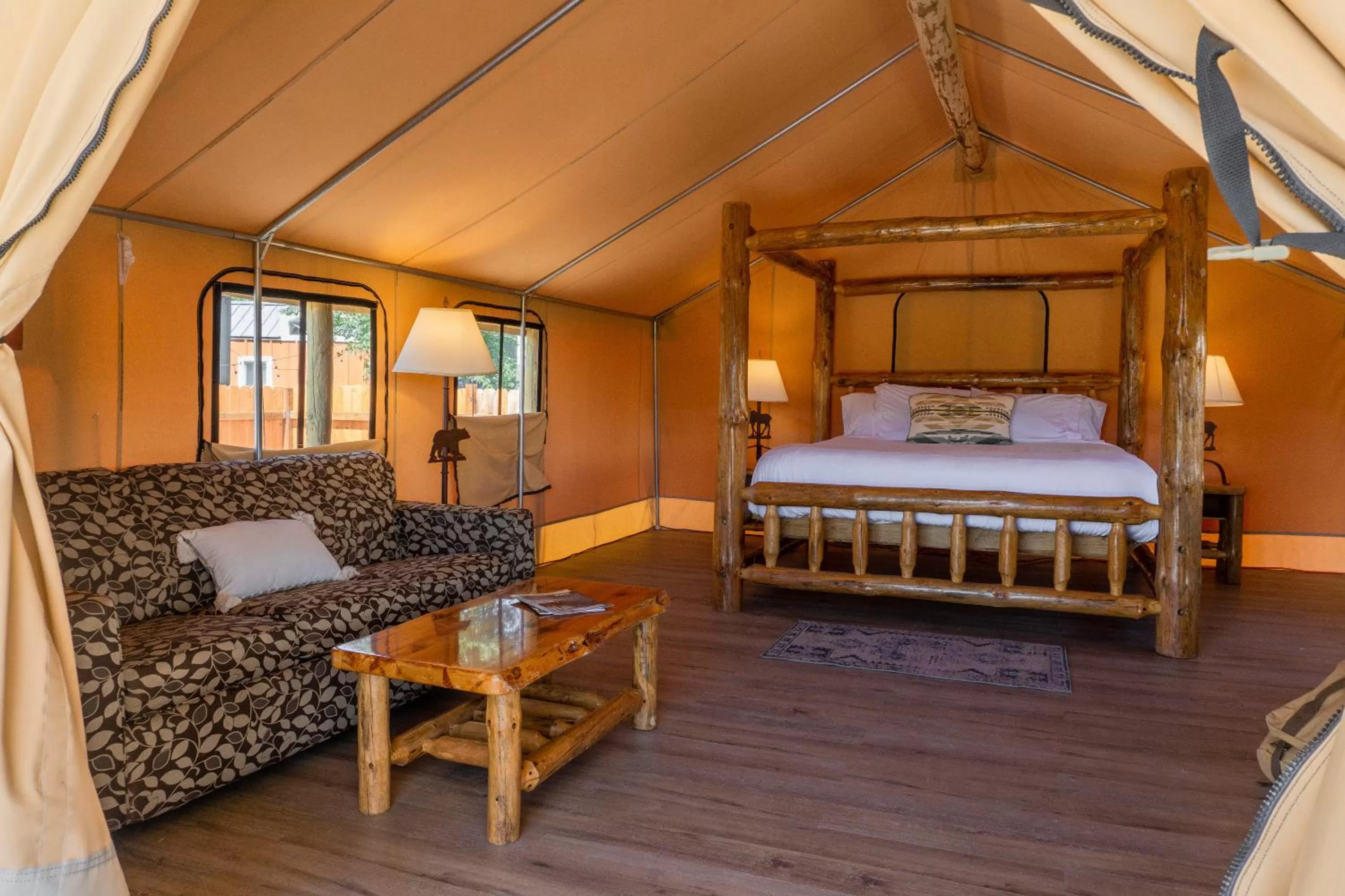 Bedroom, Bed in Teton Peaks Resort