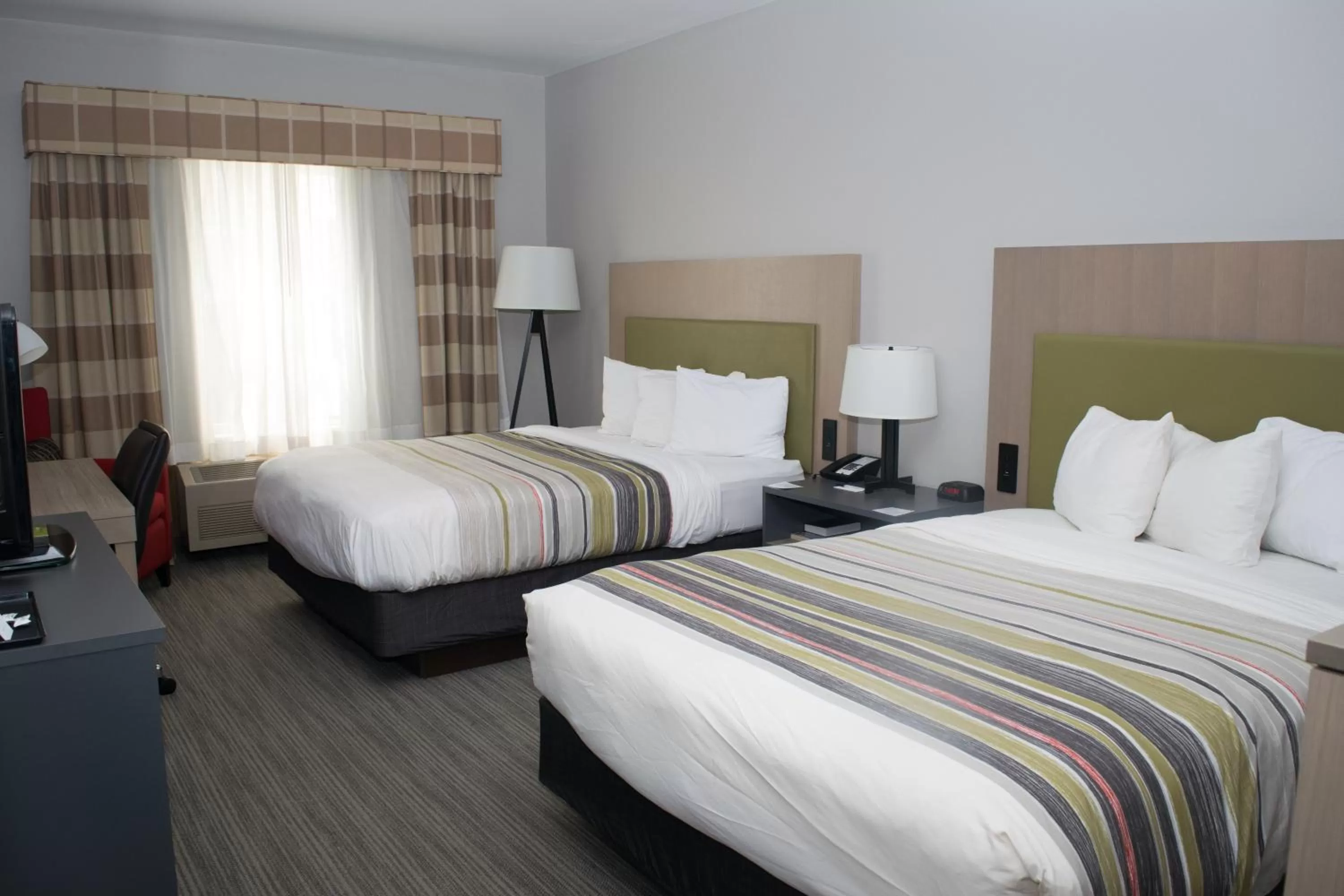 Bed in Country Inn & Suites by Radisson, Freeport, IL