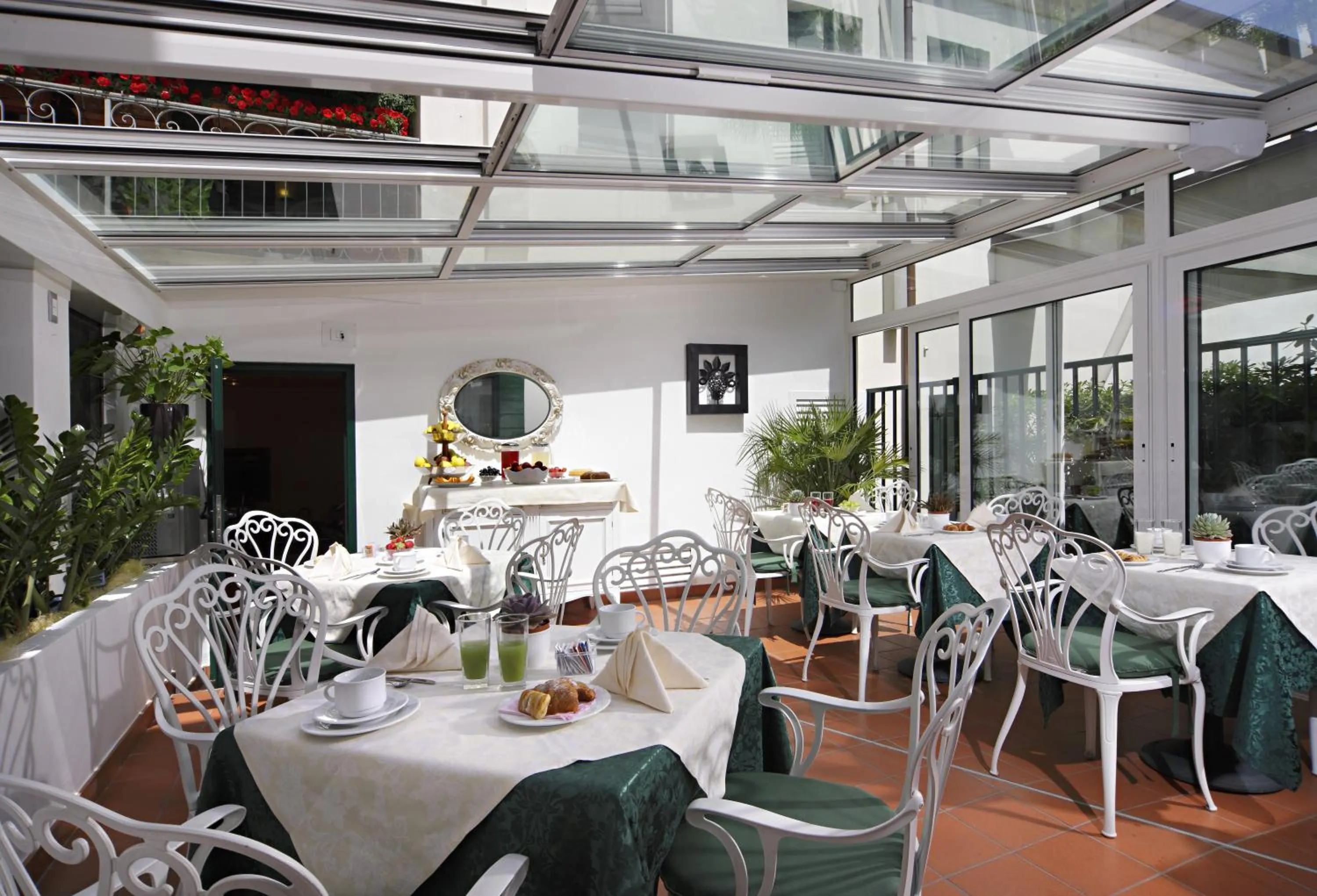 Restaurant/places to eat in Hotel Vivit ***S