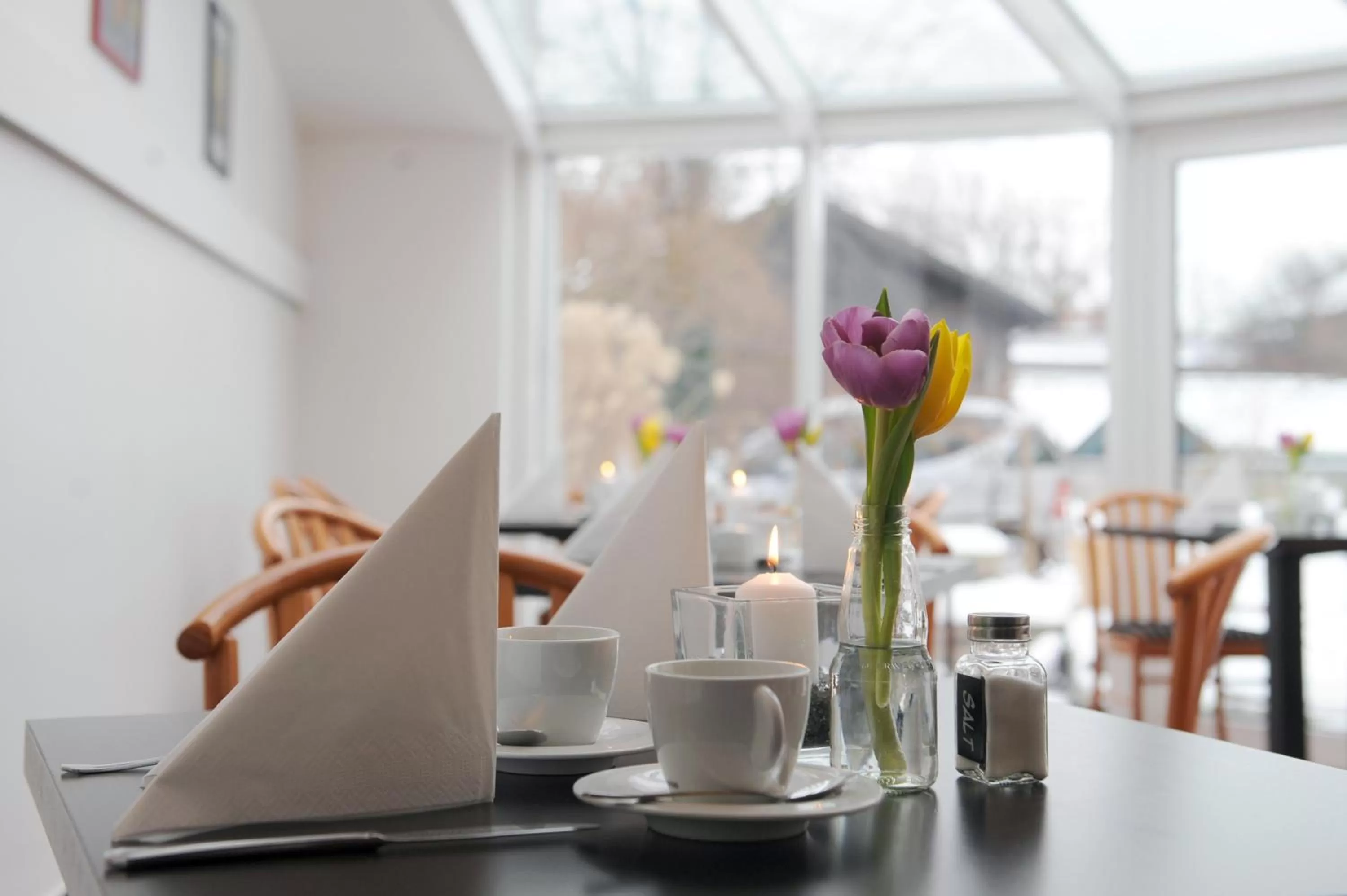 Restaurant/places to eat in Ambassador Parkhotel