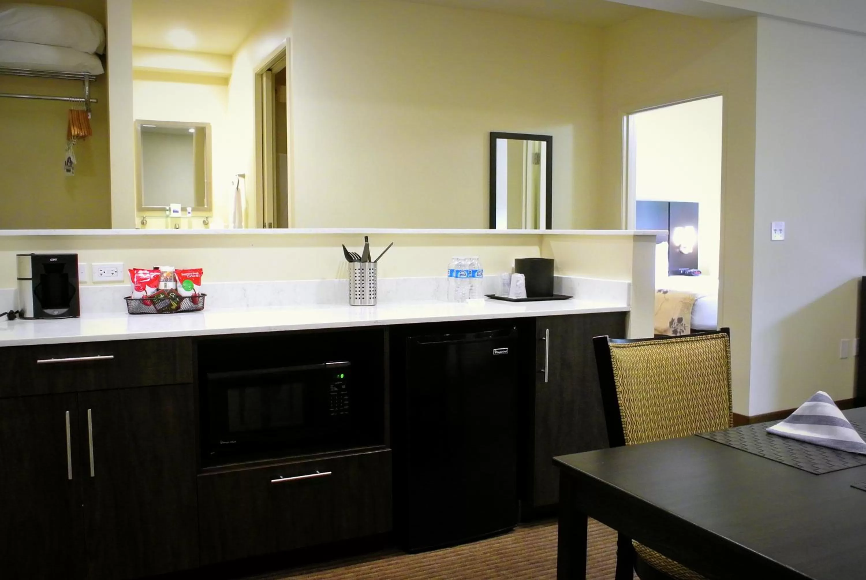 Coffee/tea facilities in Best Western Seattle Airport Hotel