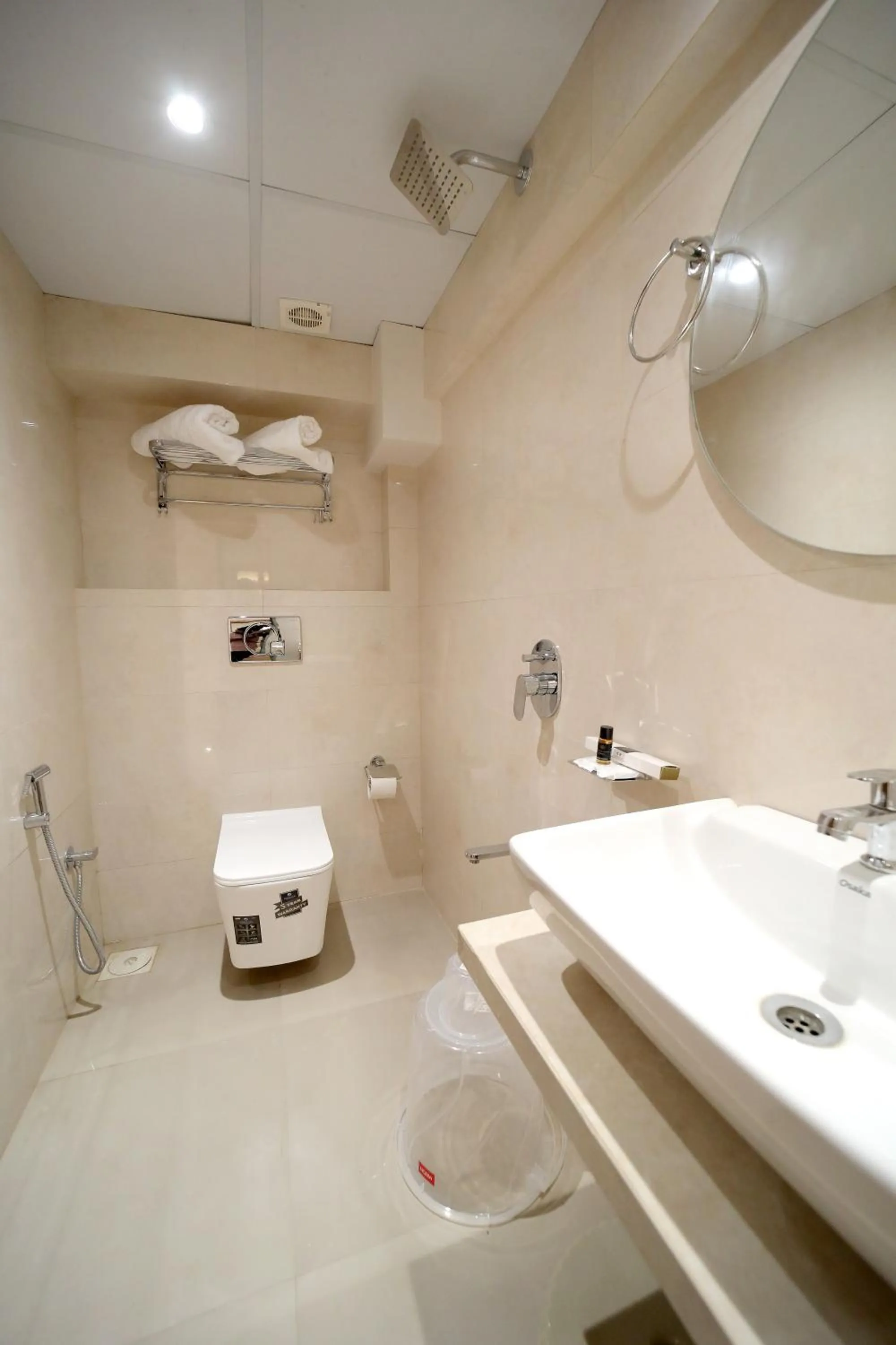 Shower in HOTEL ALFA EXECUTIVE