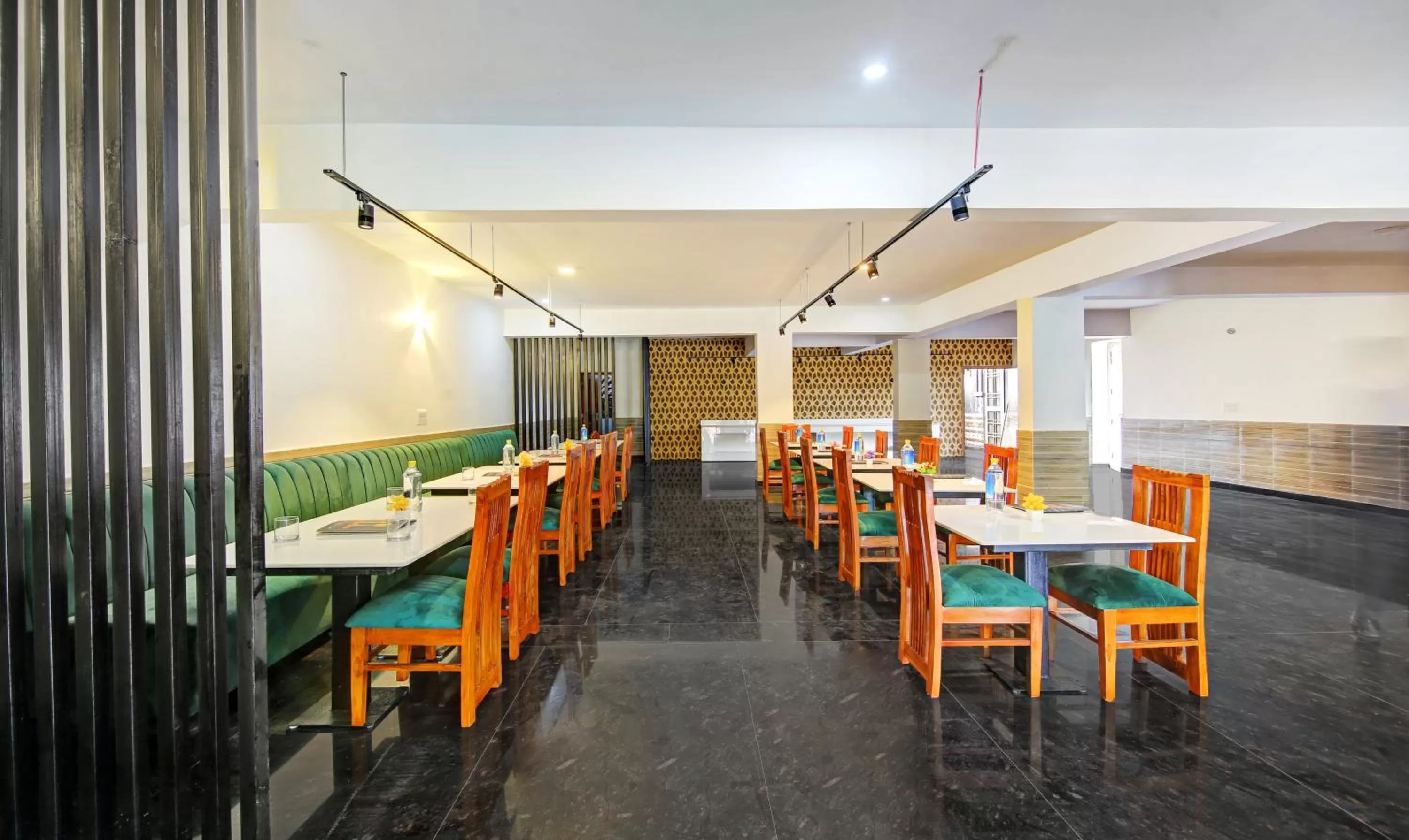 Restaurant/places to eat in Treebo The Eden Roc