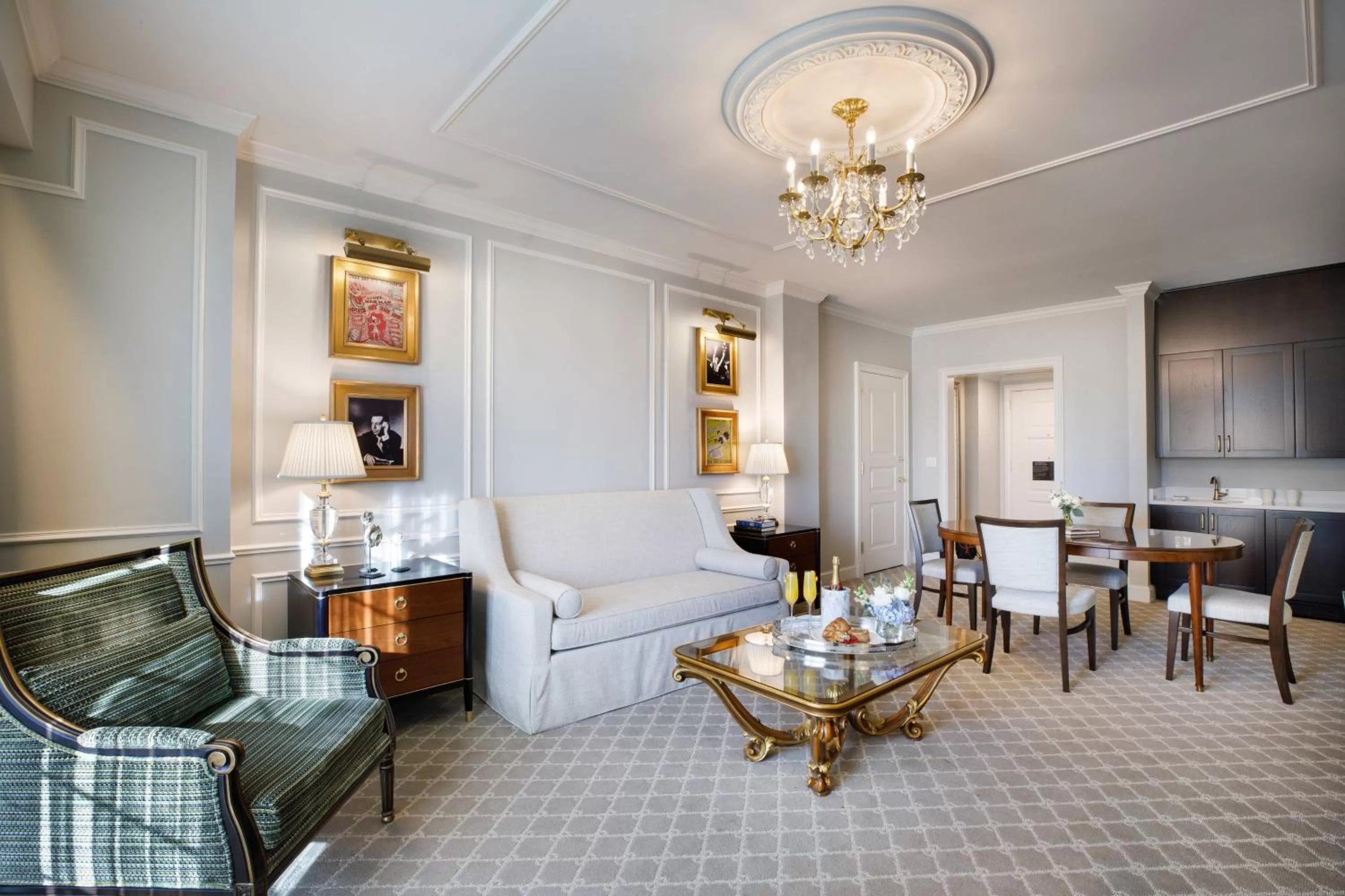 Photo of the whole room in Hotel Carmichael, Autograph Collection